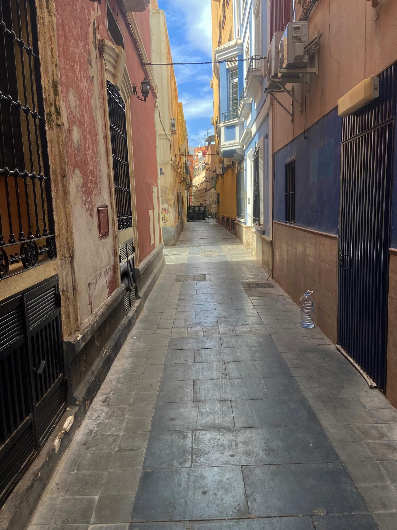 Vista de la estrecha y pintoresca calle La Unión