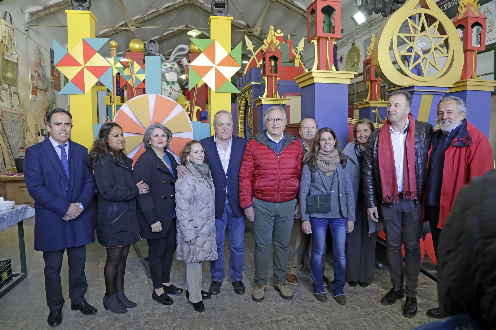Visita de los Reyes Magos a sus carrozas
