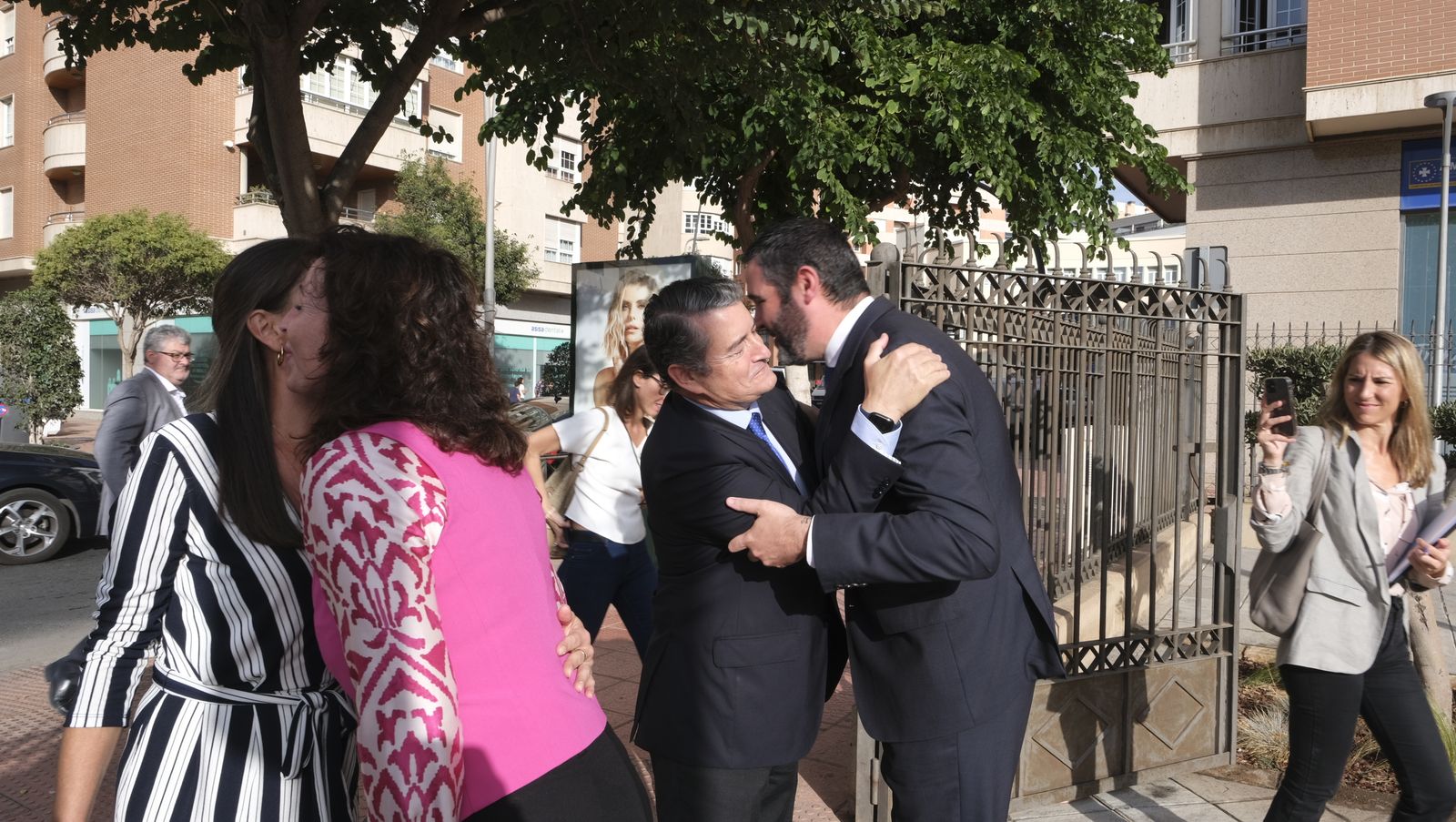 Imágenes de la visita del Consejero de Presidencia, Antonio Sanz, a la Alcaldía de Almería