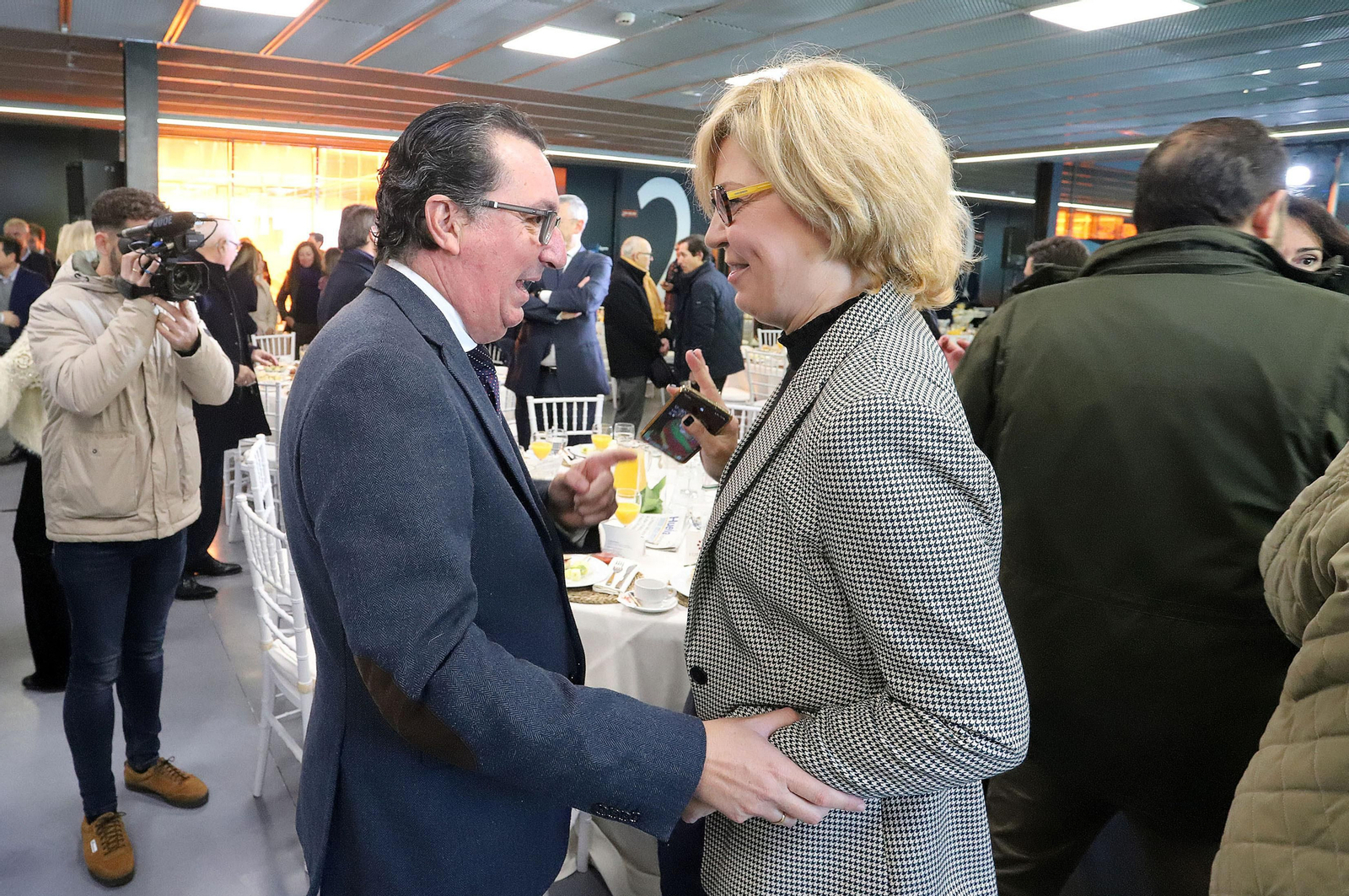 Imágenes del desayuno-coloquio con Antonio Sanz en el Foro Joly Andalucía celebrado en la Lonja de la Innovación del Puerto de Huelva