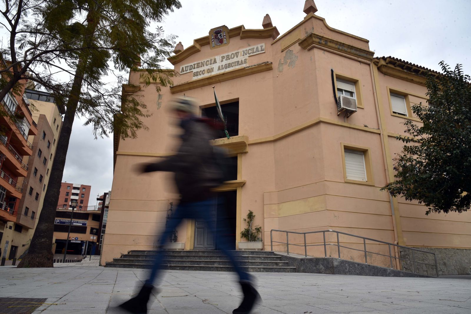 Vista de la sede de la Sección Séptima de la Audiencia Provincial, con sede en Algeciras, y donde los asuntos pendientes subieron un 17% el año pasado.