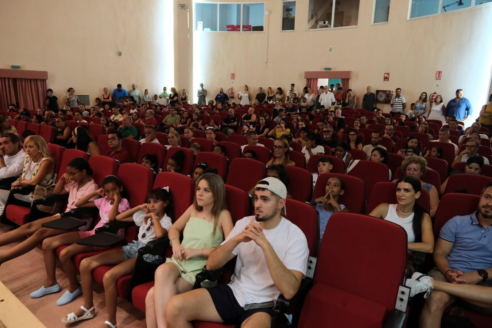 Las fotos de la recepción a los niños saharauis que llegan a Córdoba este verano Las fotos de la recepción a los niños saharauis que llegan a Córdoba este verano