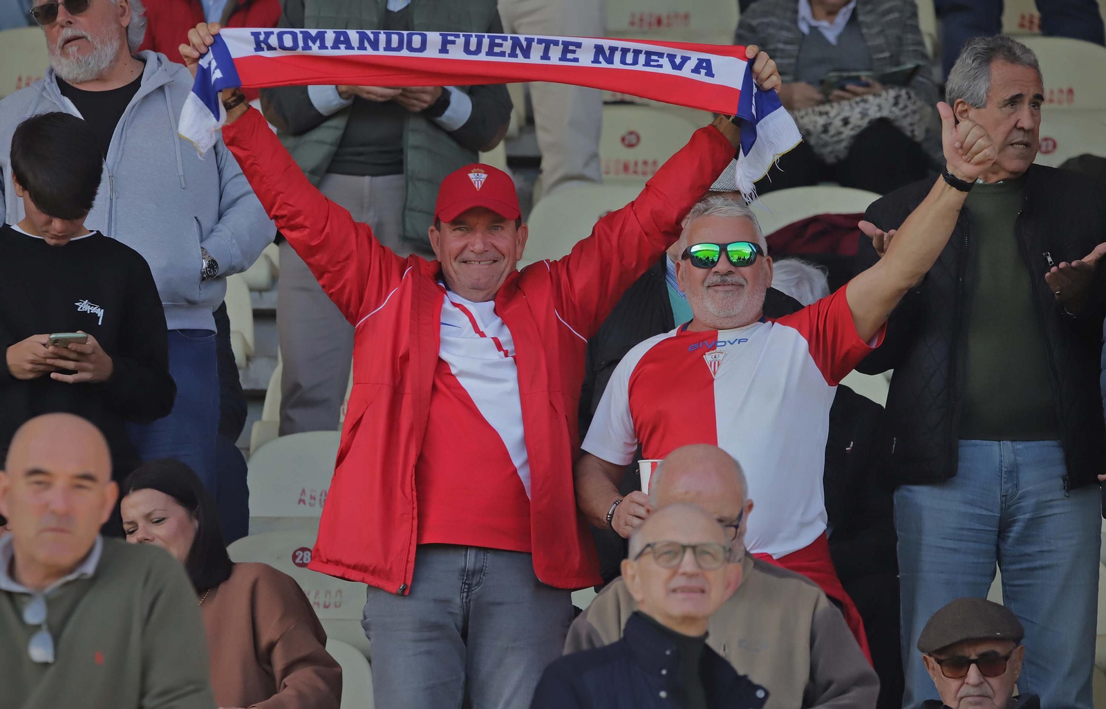 Búscate en el Nuevo Mirador durante el Algeciras - Atlético Madreliño de Primera Federación