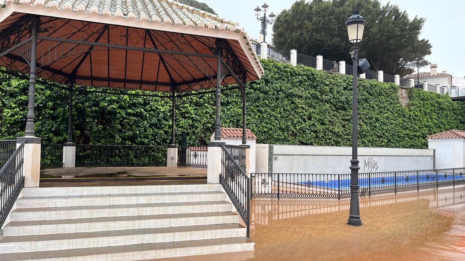 El templete de la Plaza Virgen de la Peña, en Mijas.