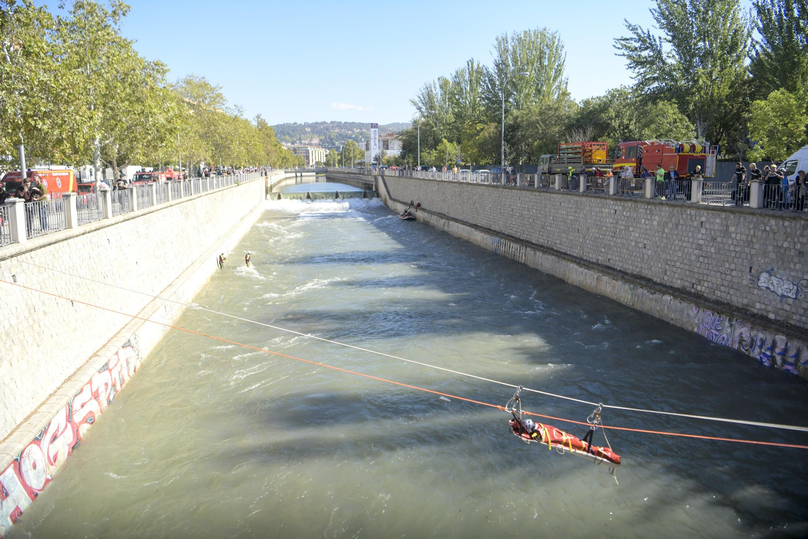 Así ha sido el simulacro de rescate en el río Genil de Granada