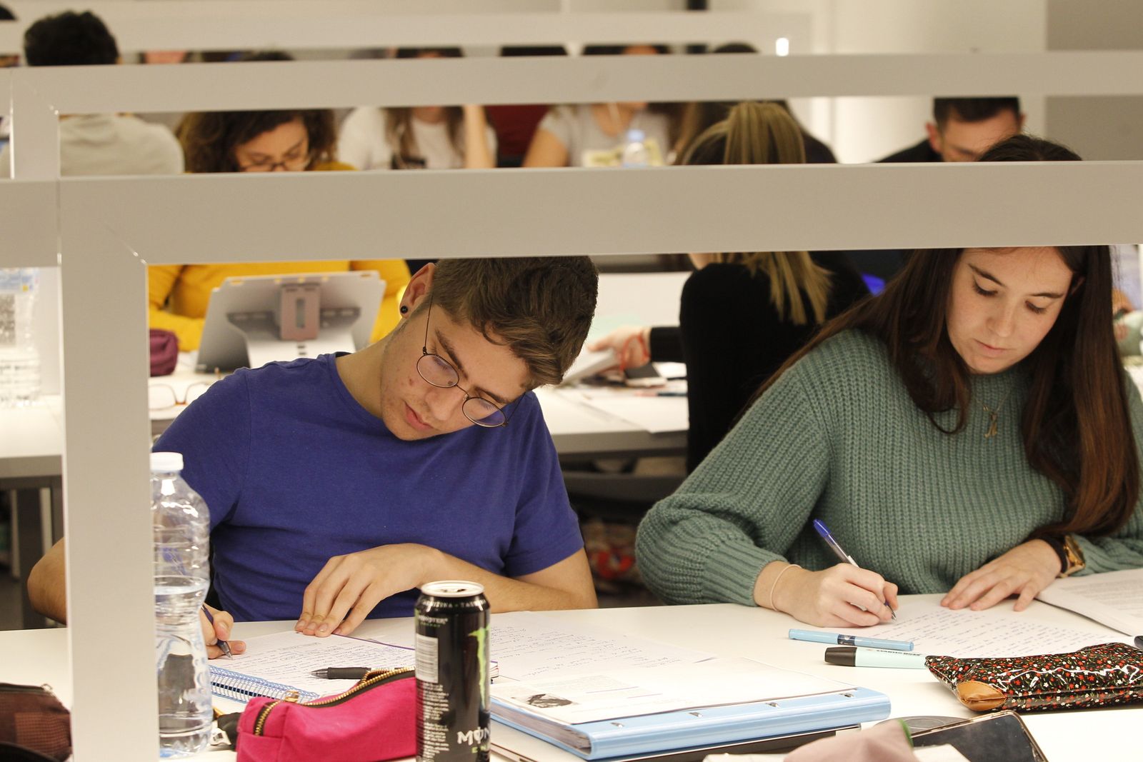 Estudiantes en la nueva Biblioteca de Almería