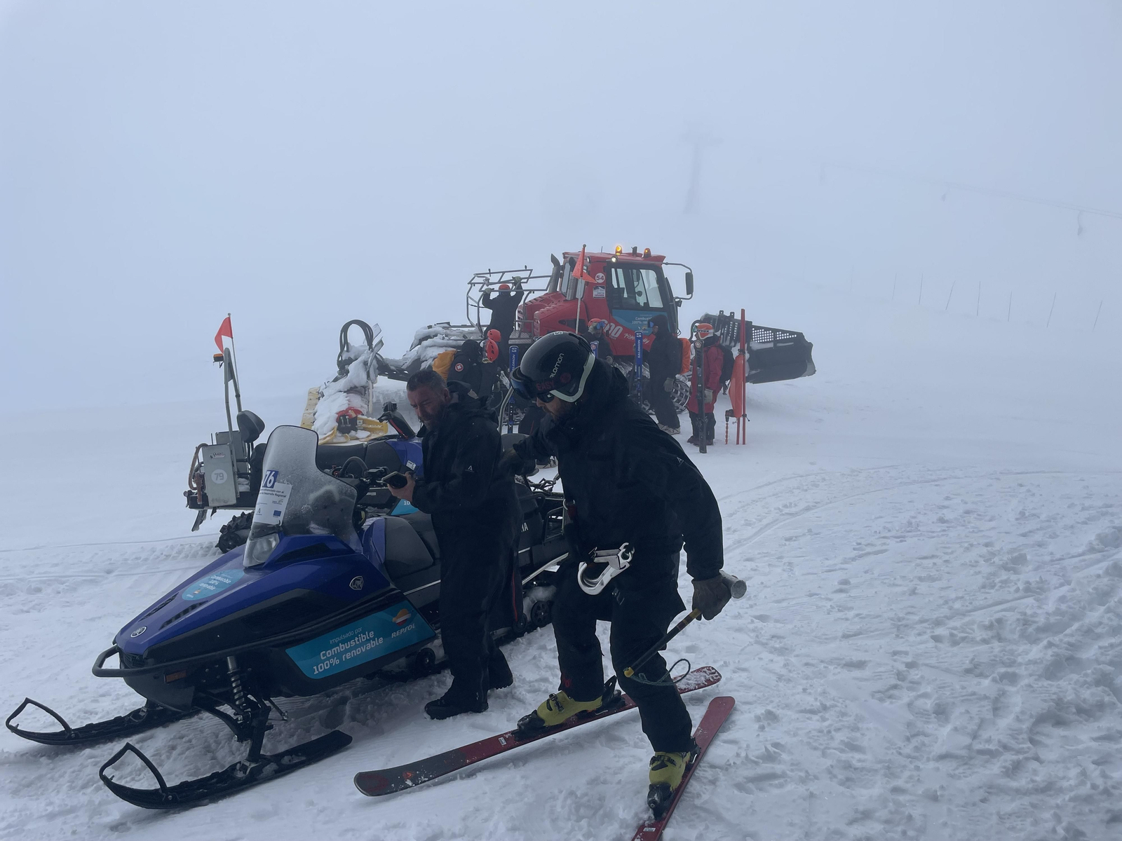 Trabajos de acondicionamiento de las pistas esta mañana.