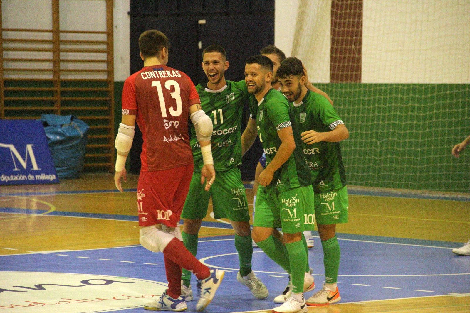 Los jugadores del UMA Antequera celebran un gol.