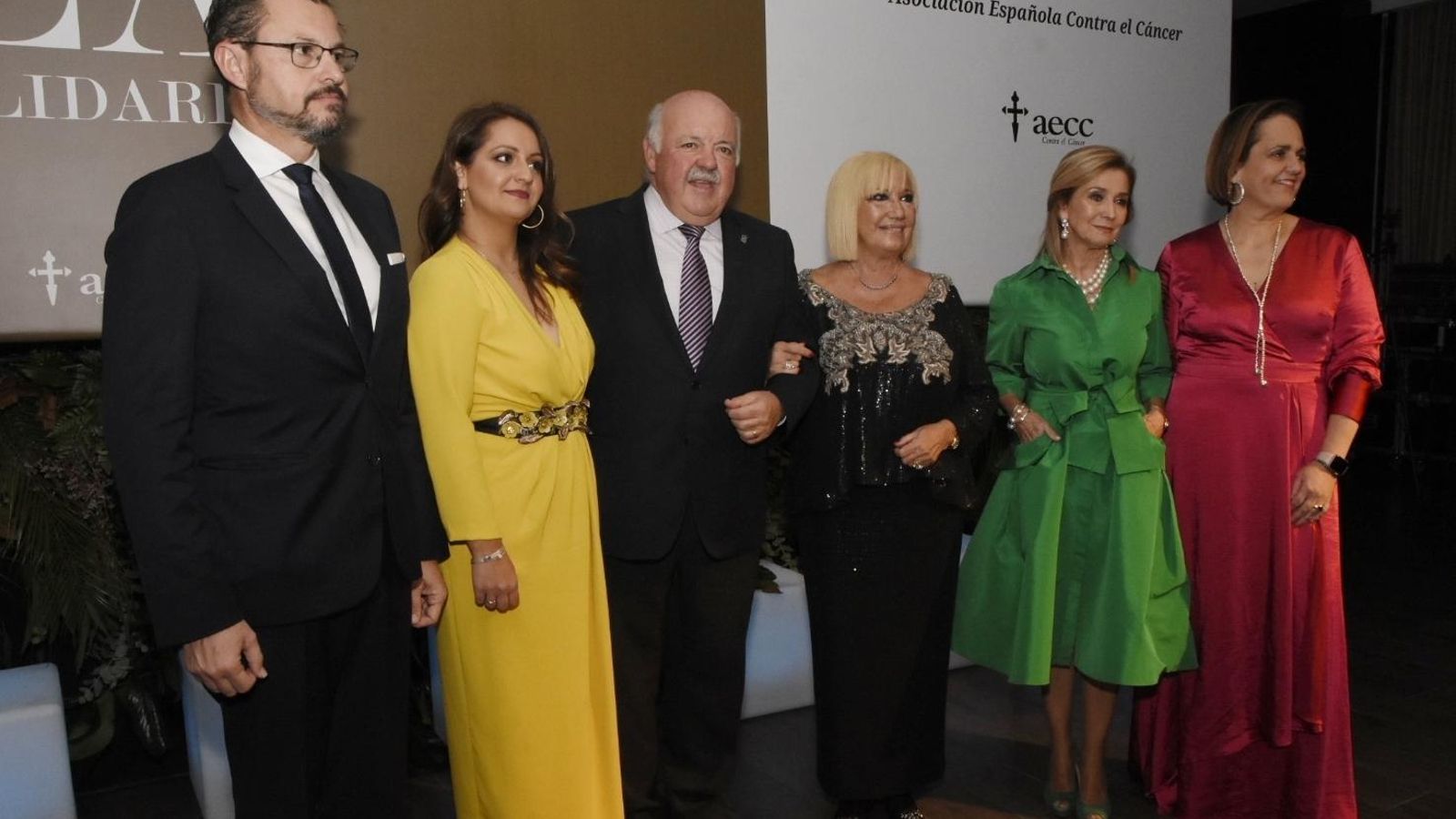 Autoeidades, y dirigentes del hotel y de la AECC