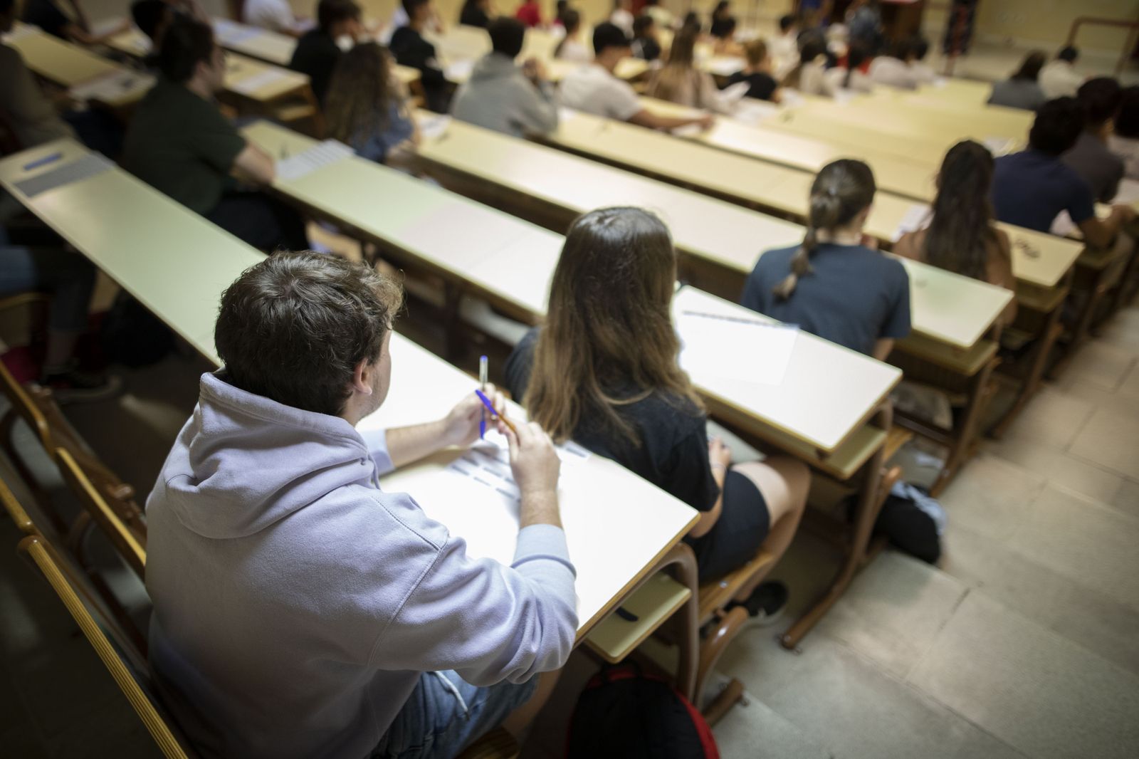 Alumnos en Ciencias poco antes del primer examen de la pasada Pevau.