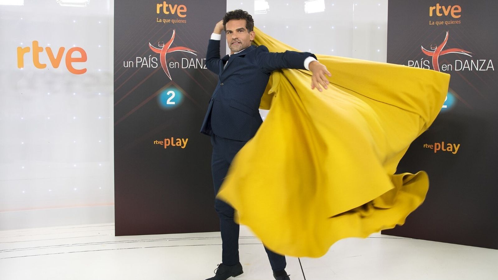 Antonio Najarro, director y conductor de 'Un país en danza'