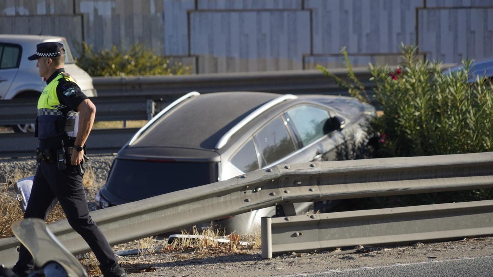 Estado en el que ha quedado el vehículo siniestrado en Huelva, este viernes.
