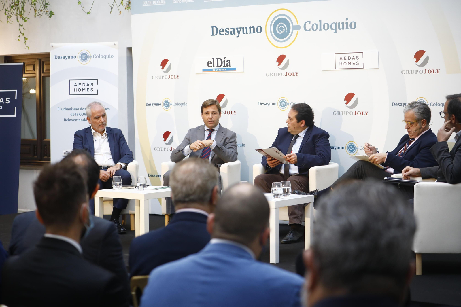 Fografías del desayuno coloquio de Grupo Joly: El urbanismo dos años después del covid