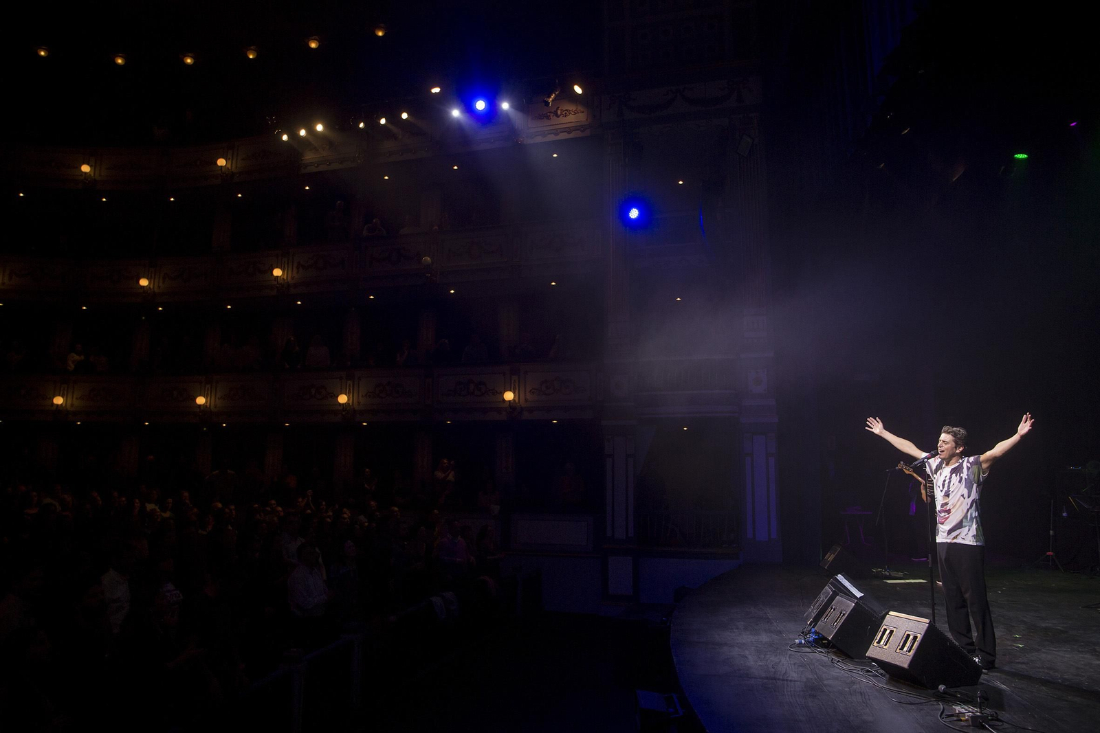 Javier Ojeda, durante su concierto de este domingo en el Teatro Cervantes.