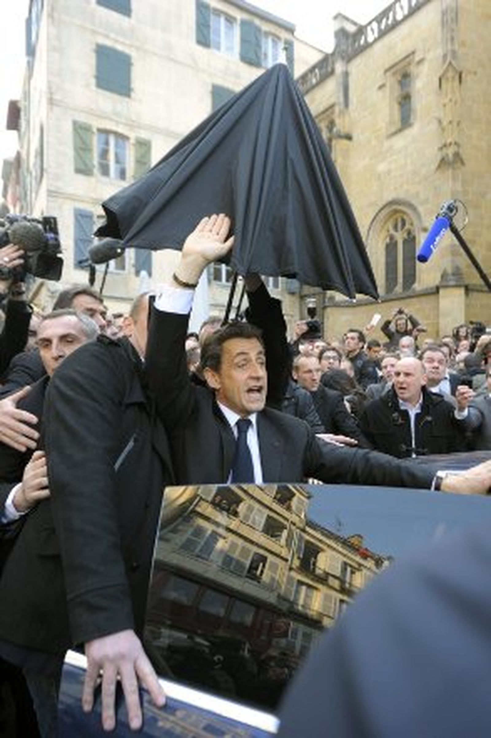 Sarkozy, partidario de acercar presos de ETA