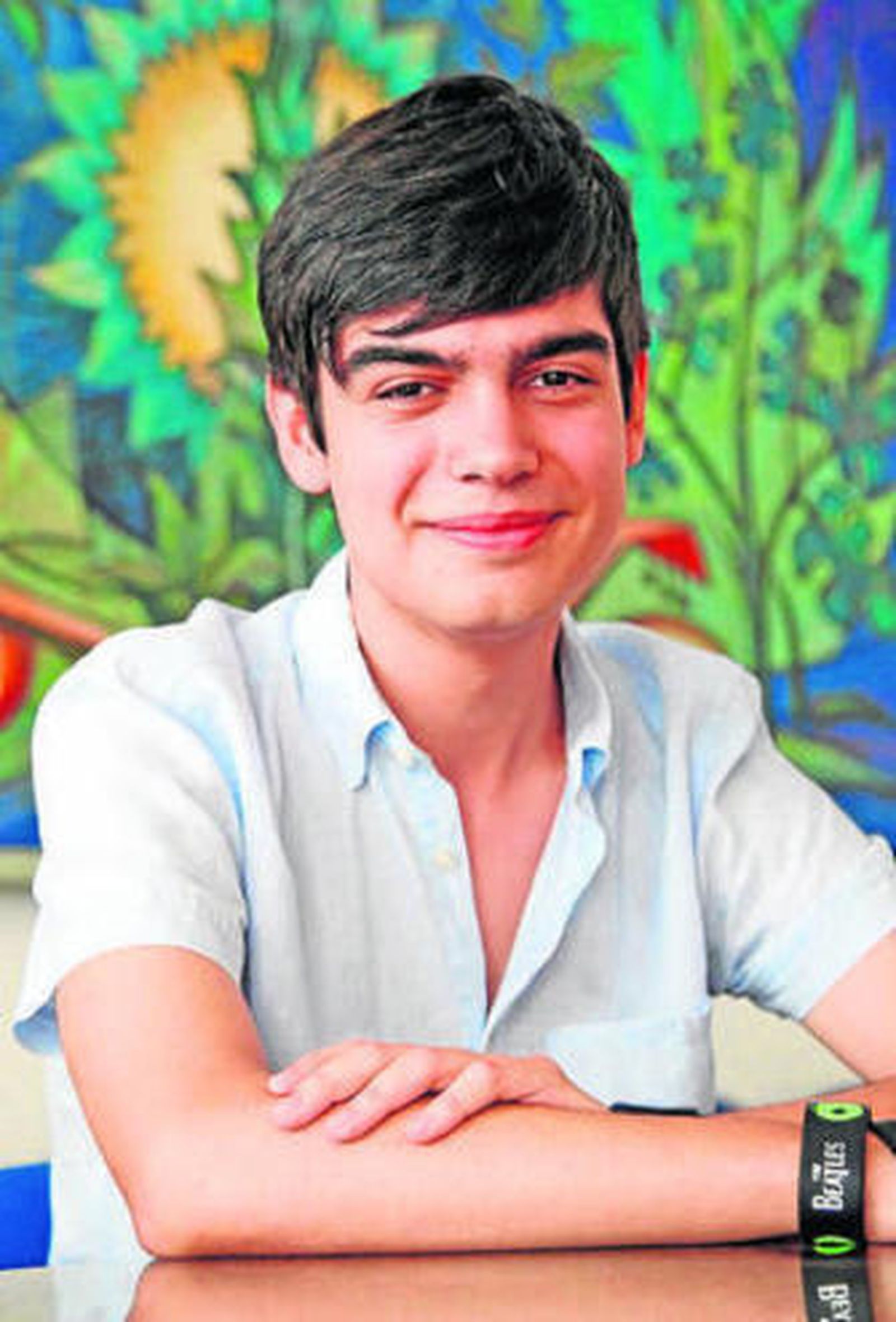 A la izquierda, Jaime Ruiz Zapater, y a la derecha Sara Isabel Olson, junto a la jefa de estudios Lala Prieto.