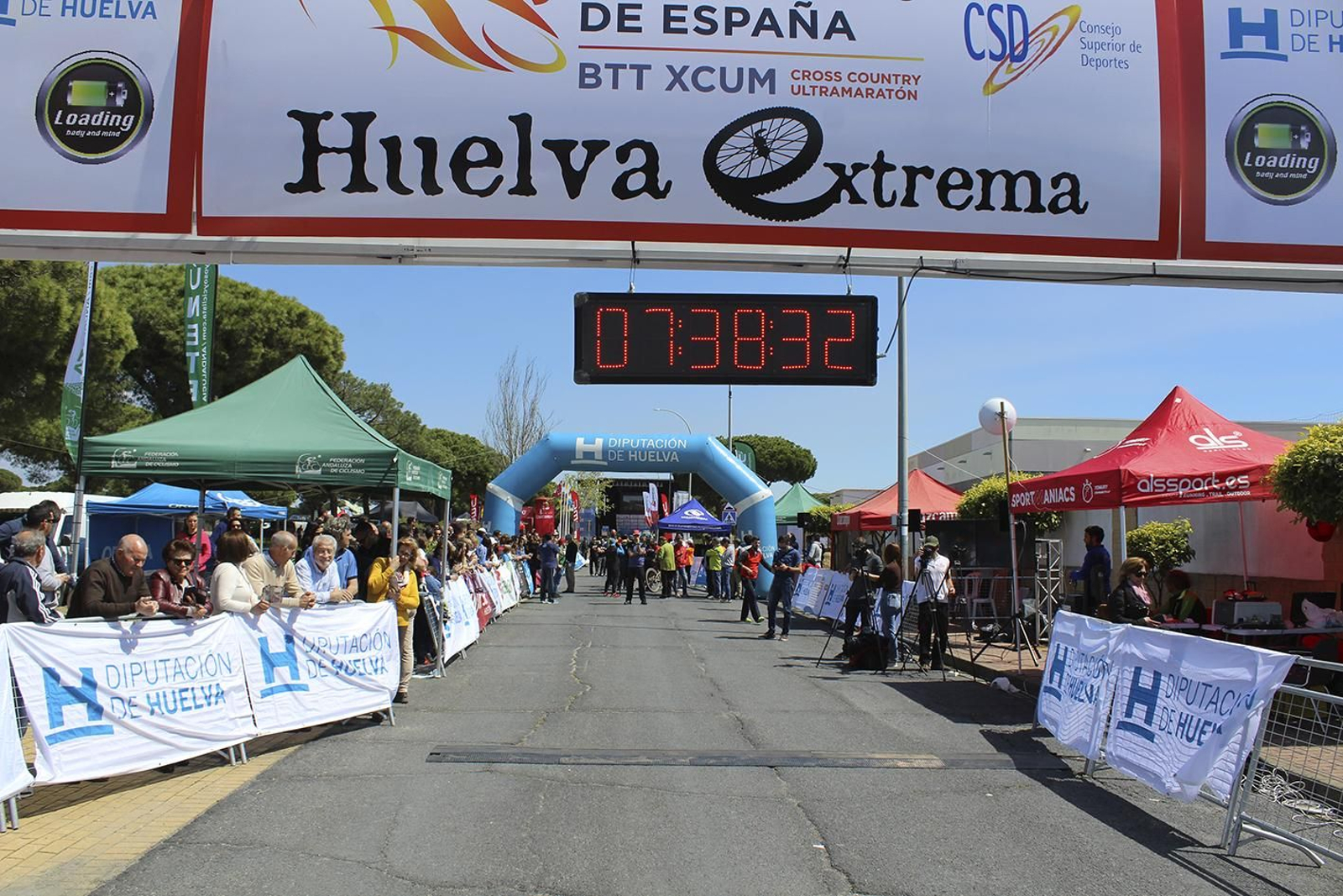 Una marea ciclista atraviesa la provincia de Huelva de punta a punta