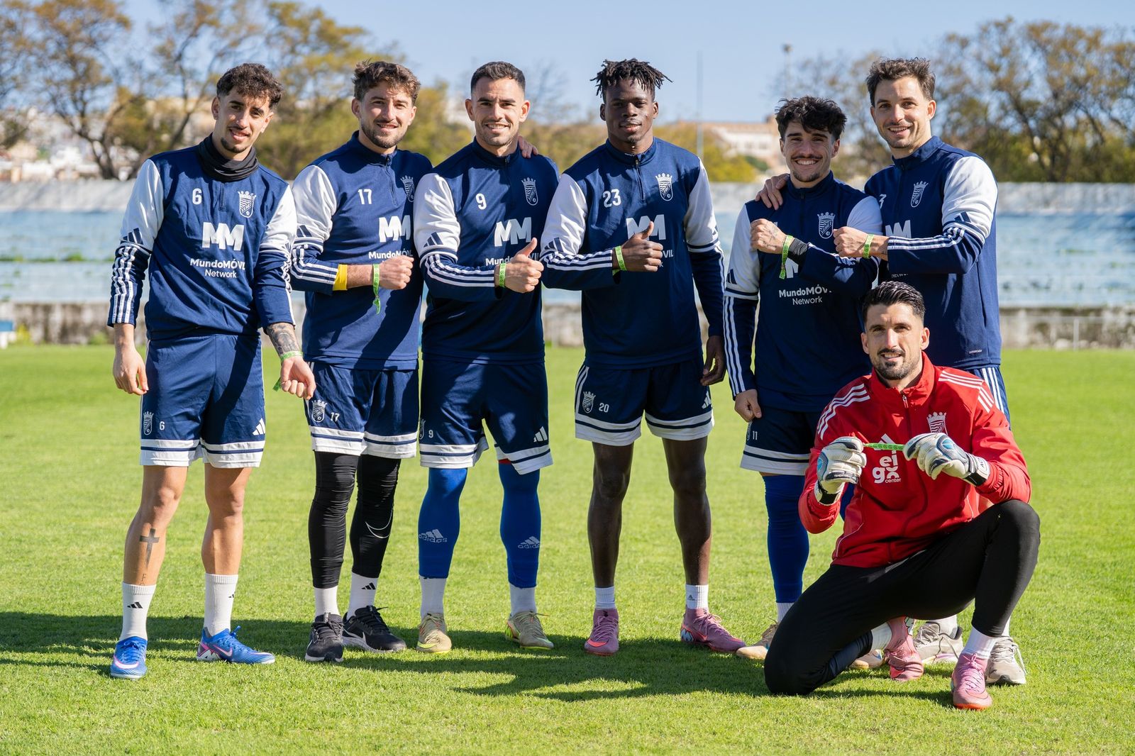 Franco, Chuma, Nané, Sissokho, Mati Castillo, Chacartegui yDe la Calzada, en el entrenamiento de ayer en el Pedro Garrido.