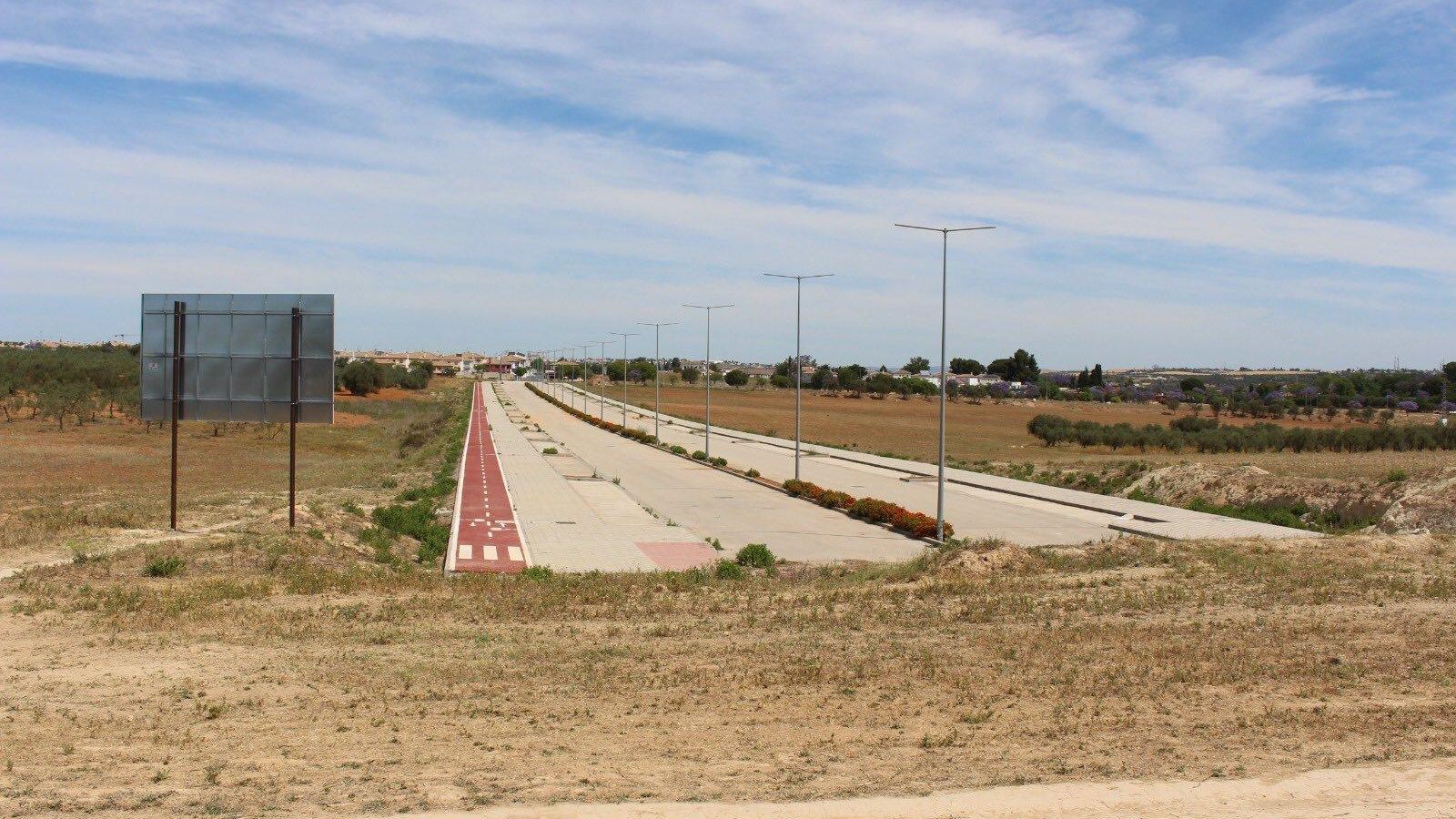 La vía que debe conectarse con la A-49 y la SE-40.