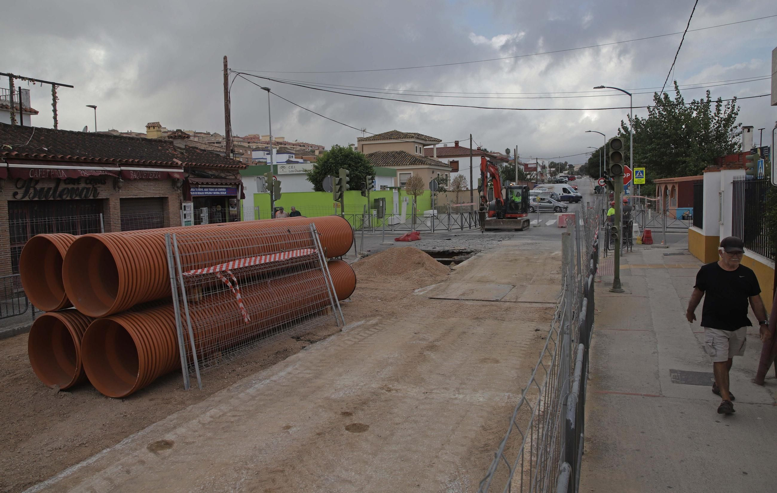 Fotos de las obras de renovación de infraestructuras hidráulicas en la avenida Diputación de Algeciras