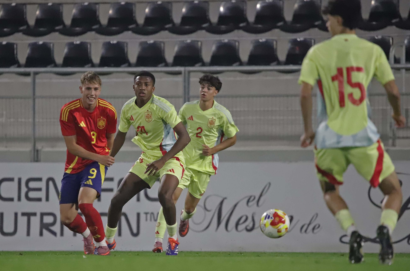 Fotos del partido de entrenamiento entre las selecciones nacionales sub-19 y sub-18 de España en La Línea