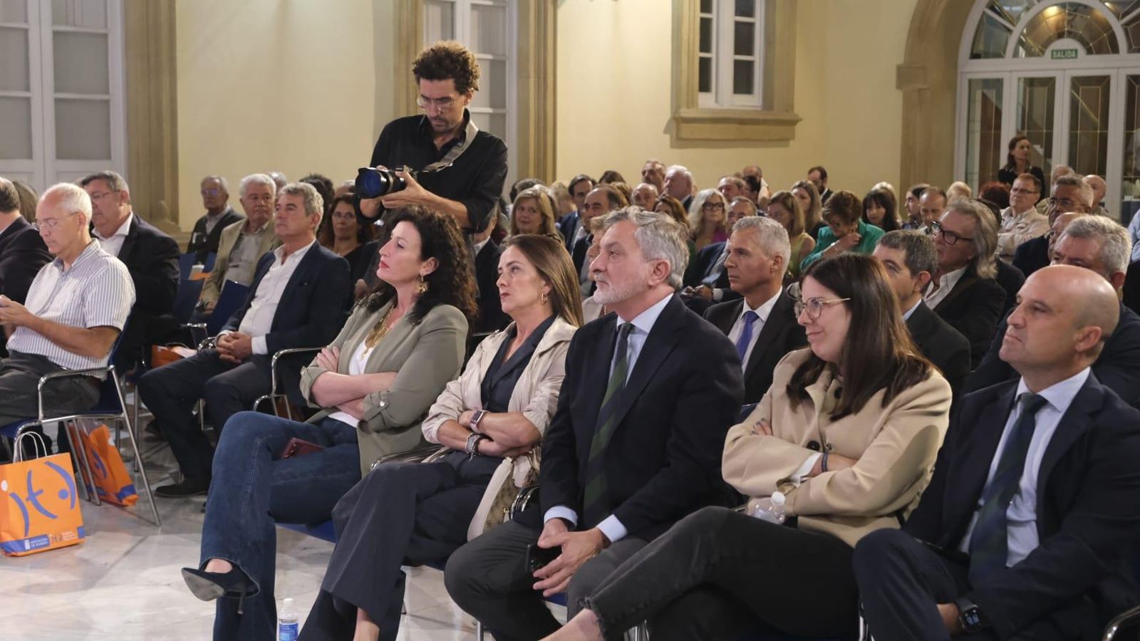 María del Mar Vázquez, Aránzazu Martín, Ángel Escobar, Almudena Morales y José Antonio García.