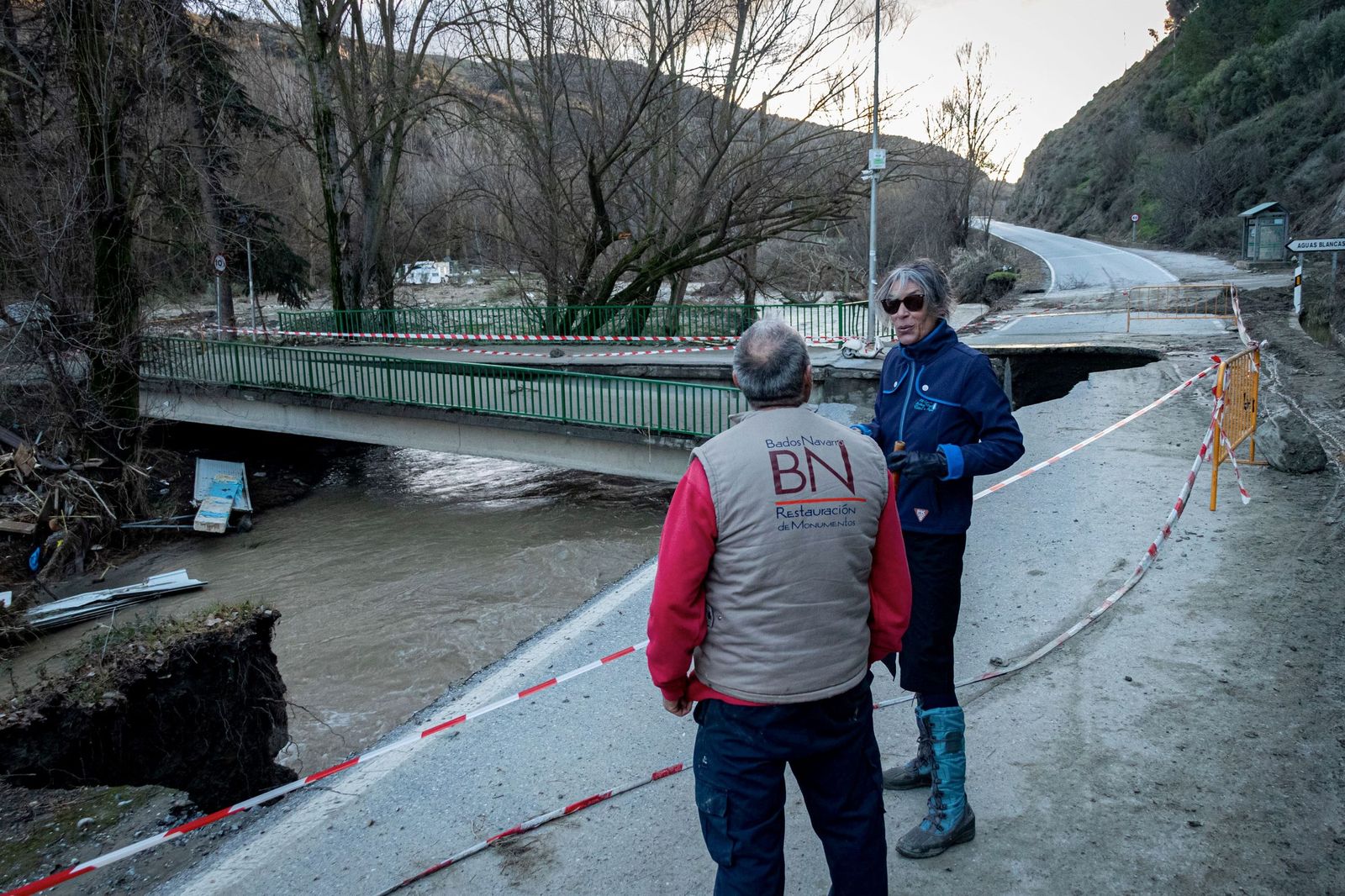 Fotos: así se han encontrado los vecinos de Dúdar su pueblo tras regresar del desalojo