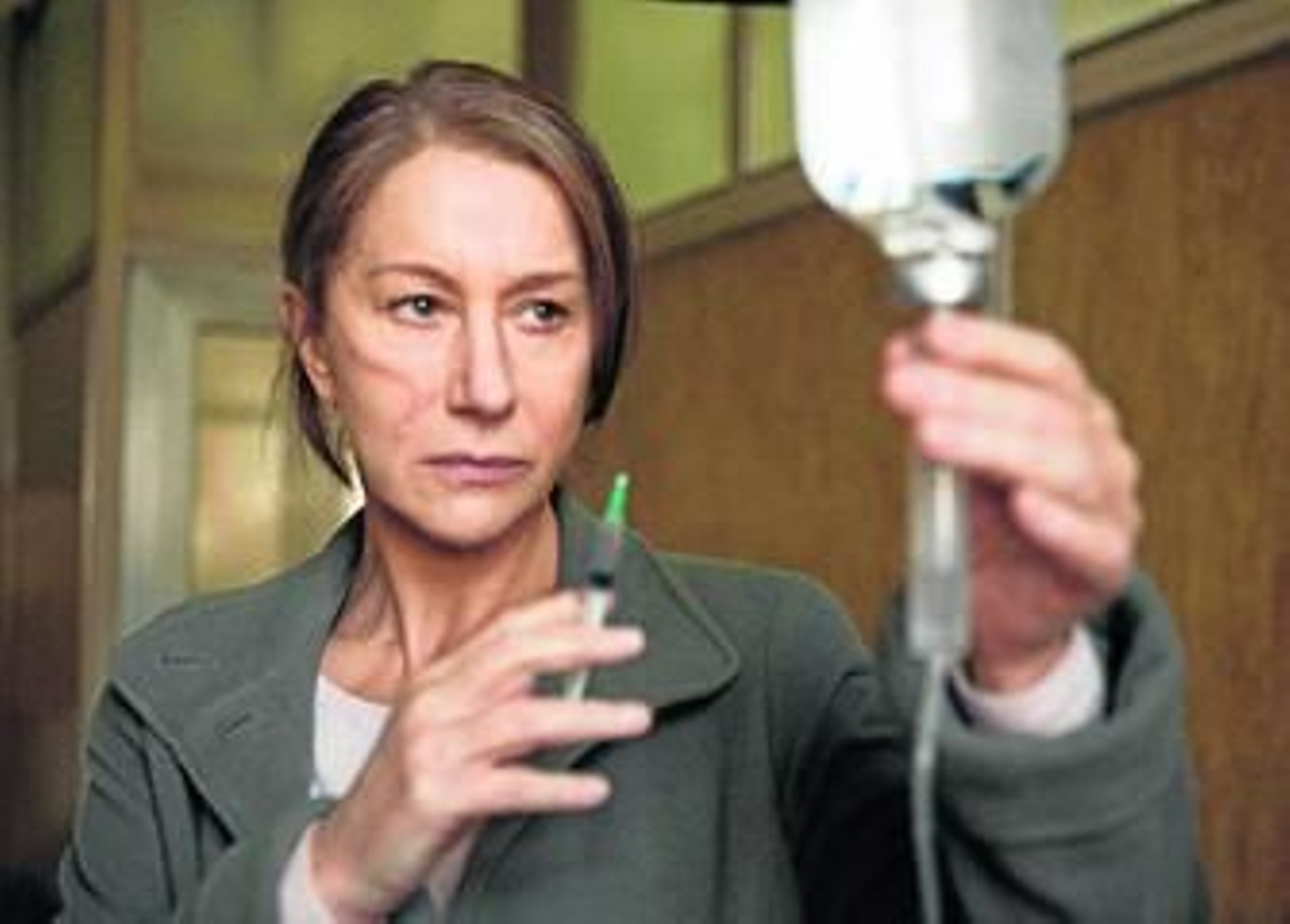 Helen Mirren, en una escena de 'La deuda', donde da vida a un personaje de gran fuerza trágica.