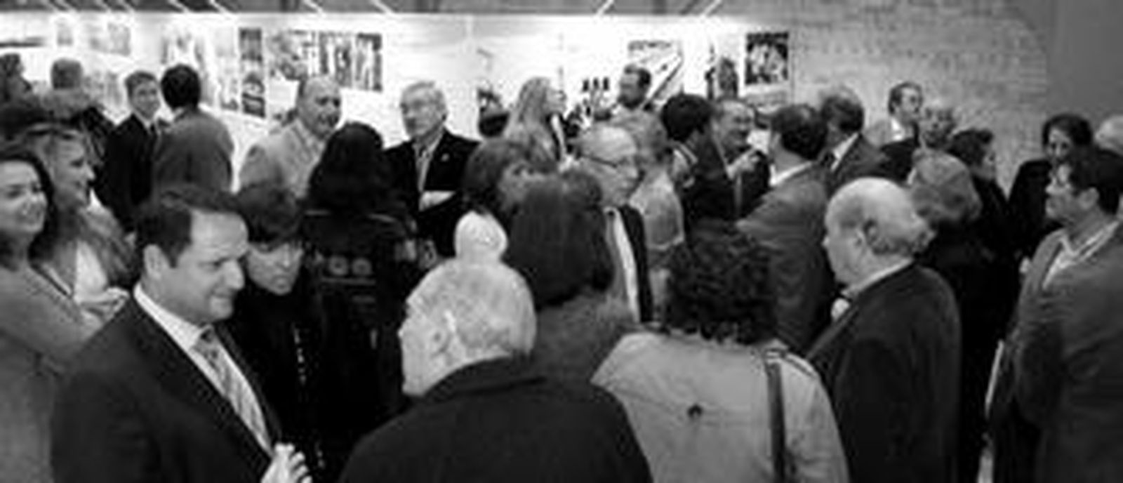 Más de un centenar de personas quisieron compartir la celebración de Huelva Información.