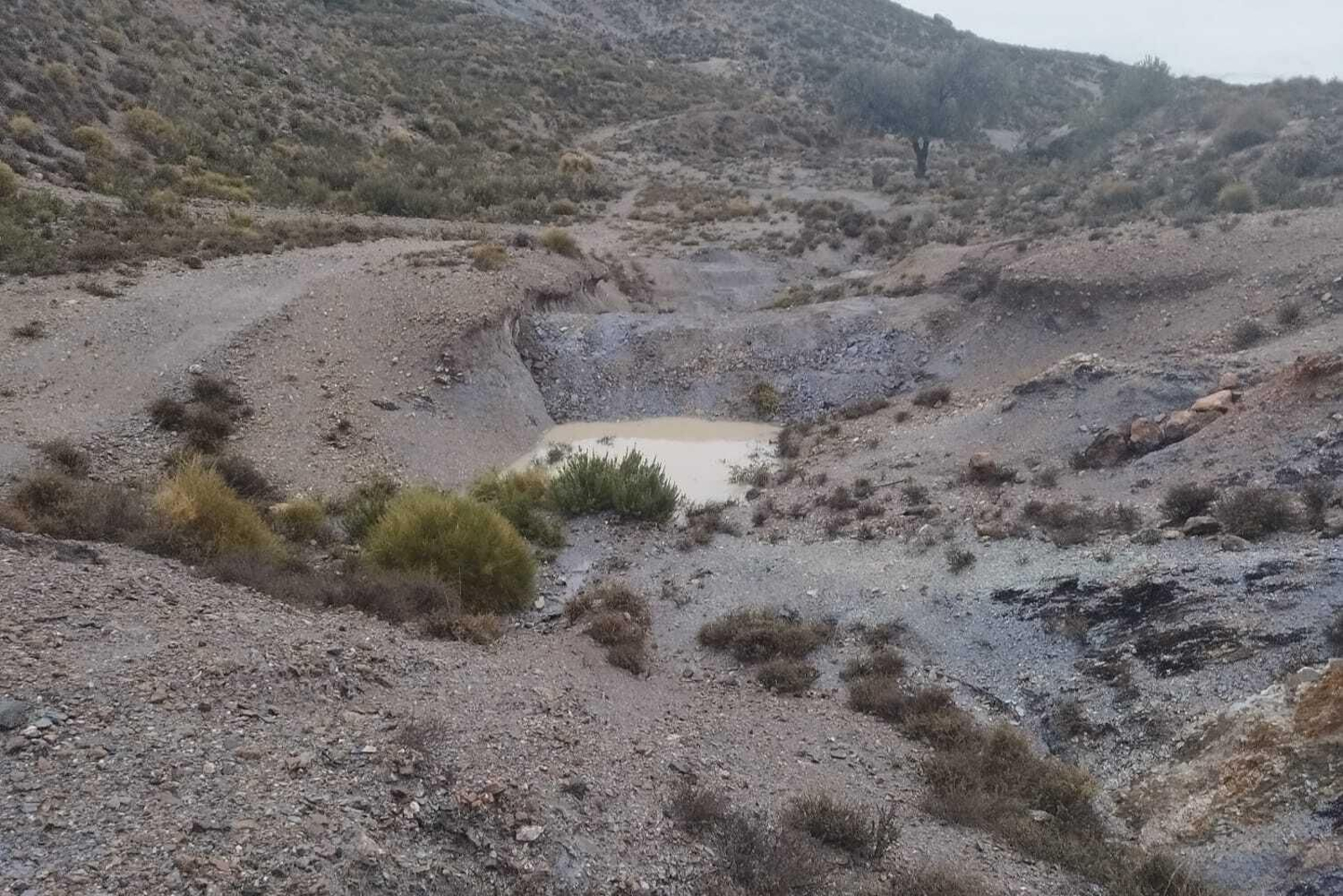 Uno de los depósitos naturales de agua que se han creado en la Sierra de Gádor.