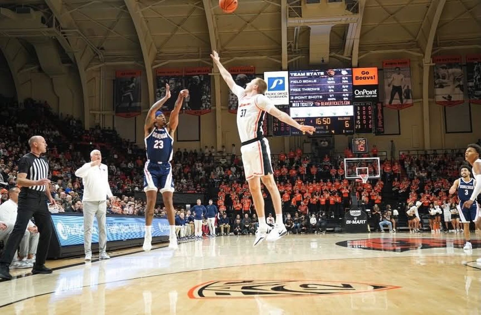NCAA: Mario Saint-Supéry, triunfo y 26 minutos al saco
