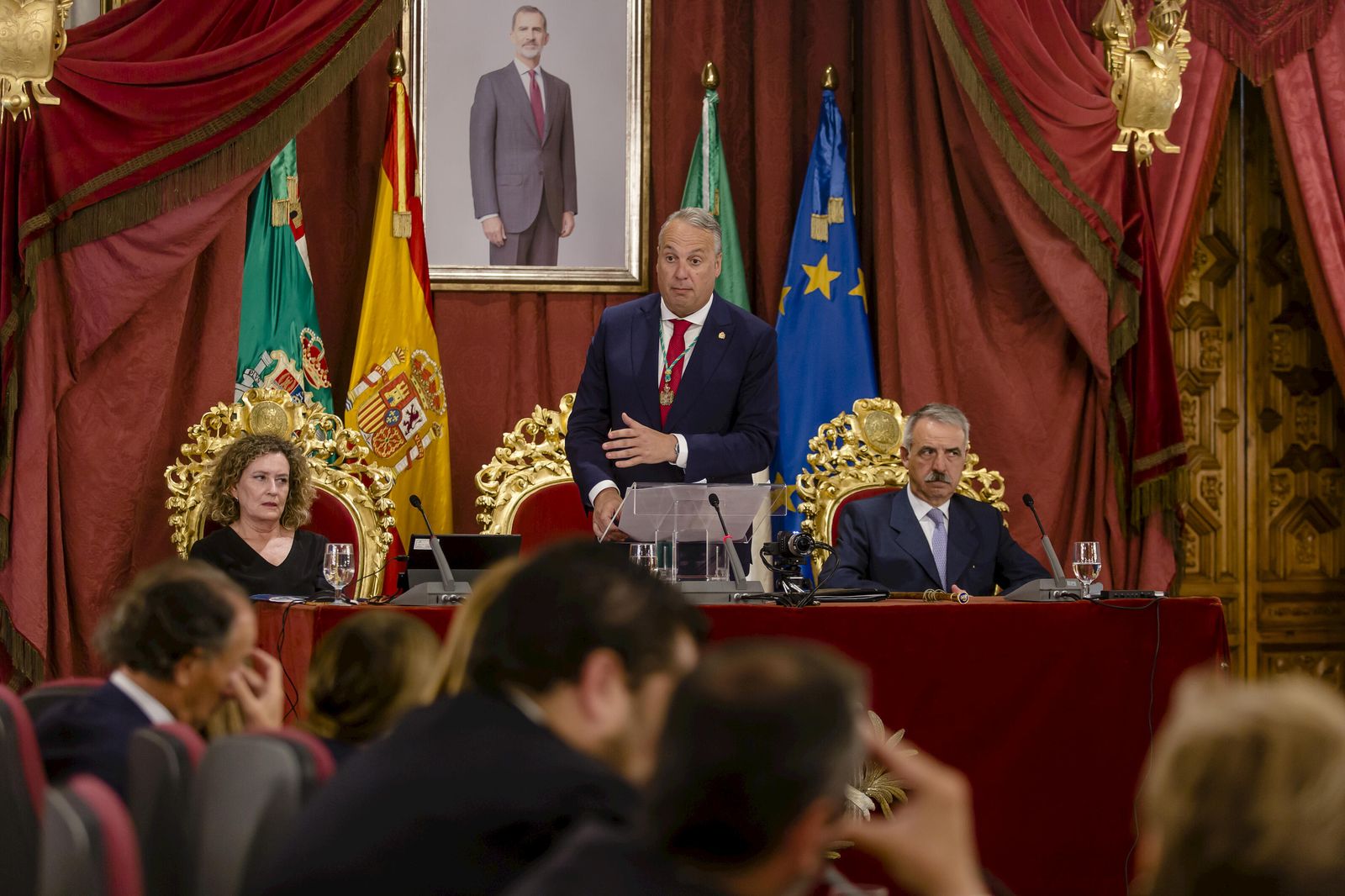 Las imágenes del relevo en la presidencia de la Diputación de Cádiz