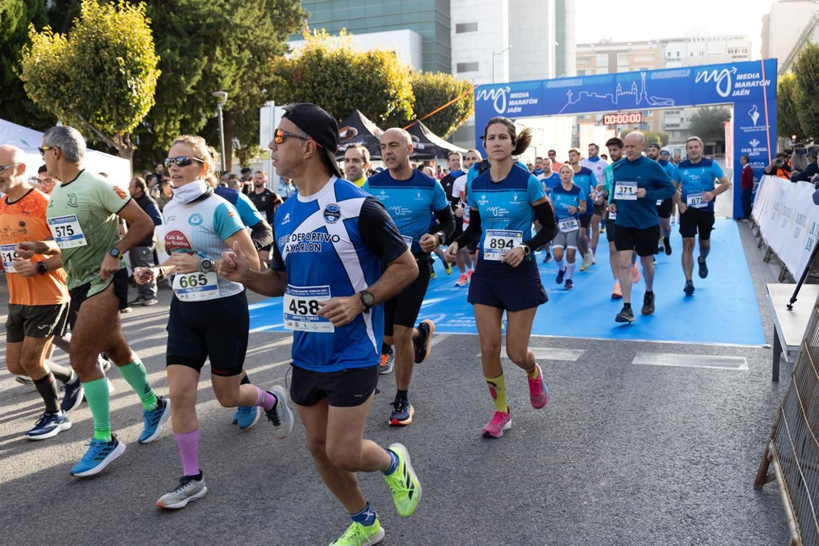 En imágenes: multitudinaria e histórica XXIX Media Maratón 'Ciudad de Jaén' y 10k en memoria de Paco Manzaneda (2)