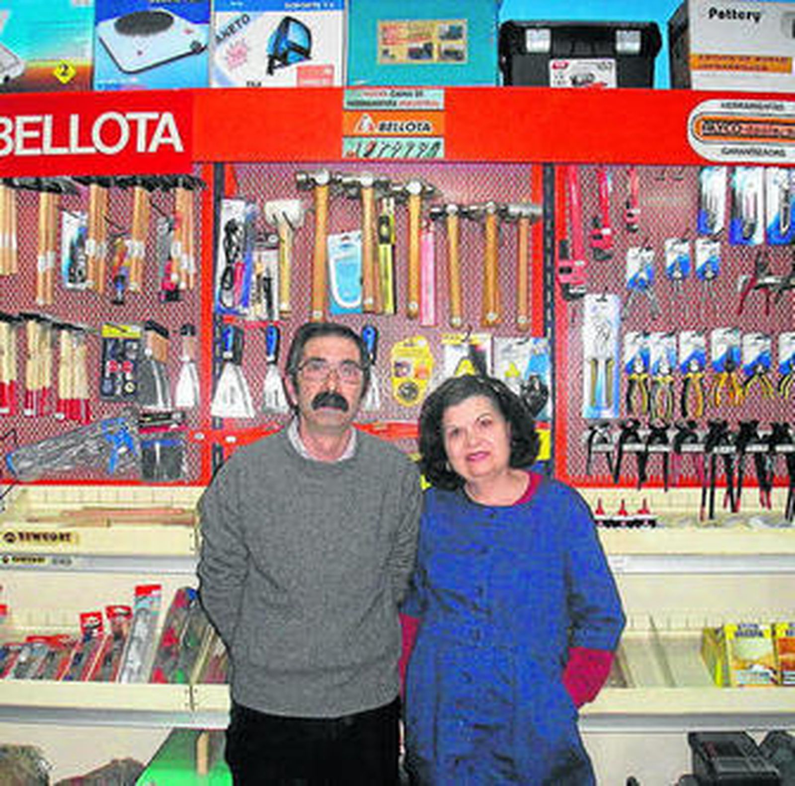 Más de cuatro décadas a su servicio