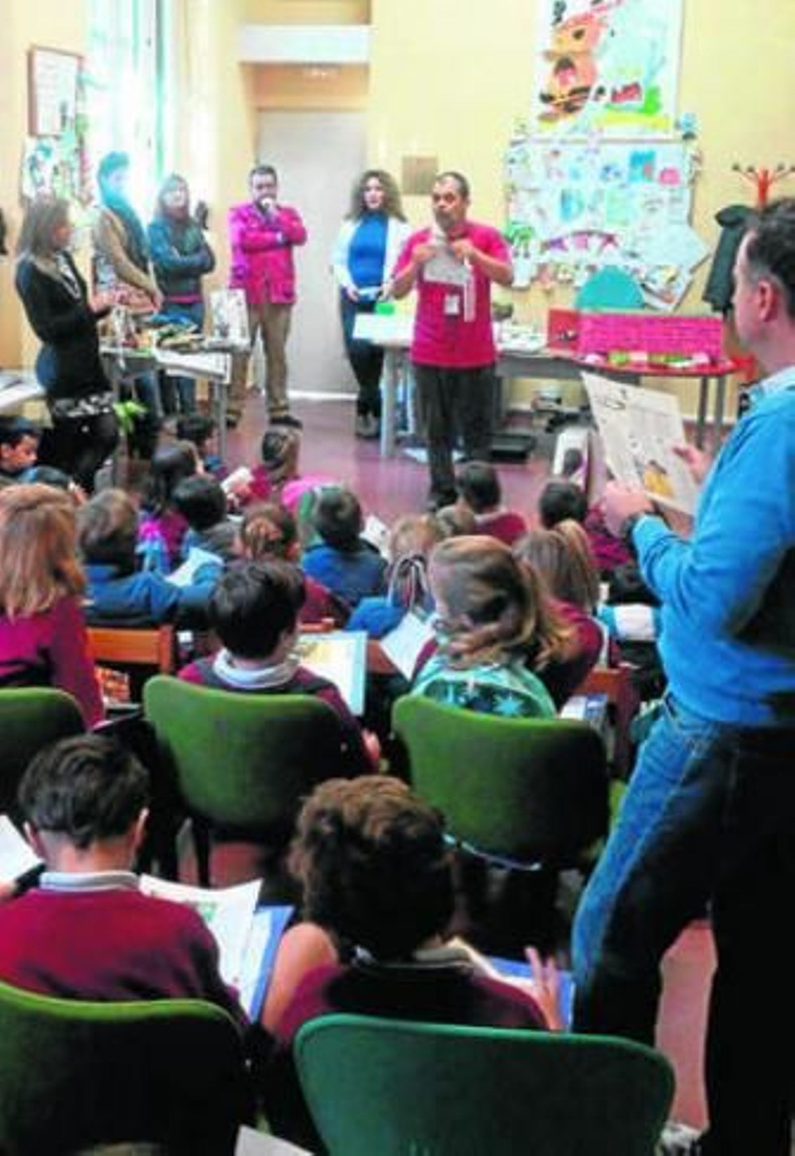 Alumnos de La Salle Buen Pastor, ayer en la Biblioteca Central.