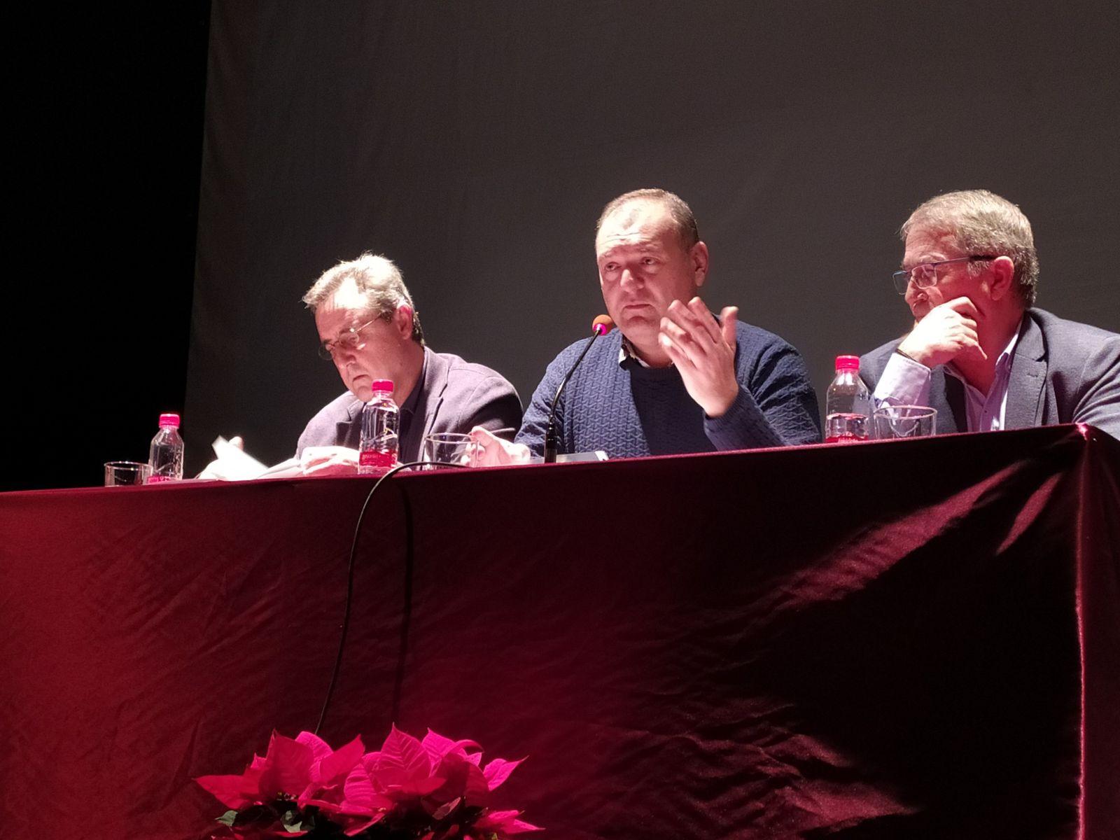 El alcalde de Cuevas, Antonio Fernández Liria con Enrique Fernández Bolea y Pedro Perales.