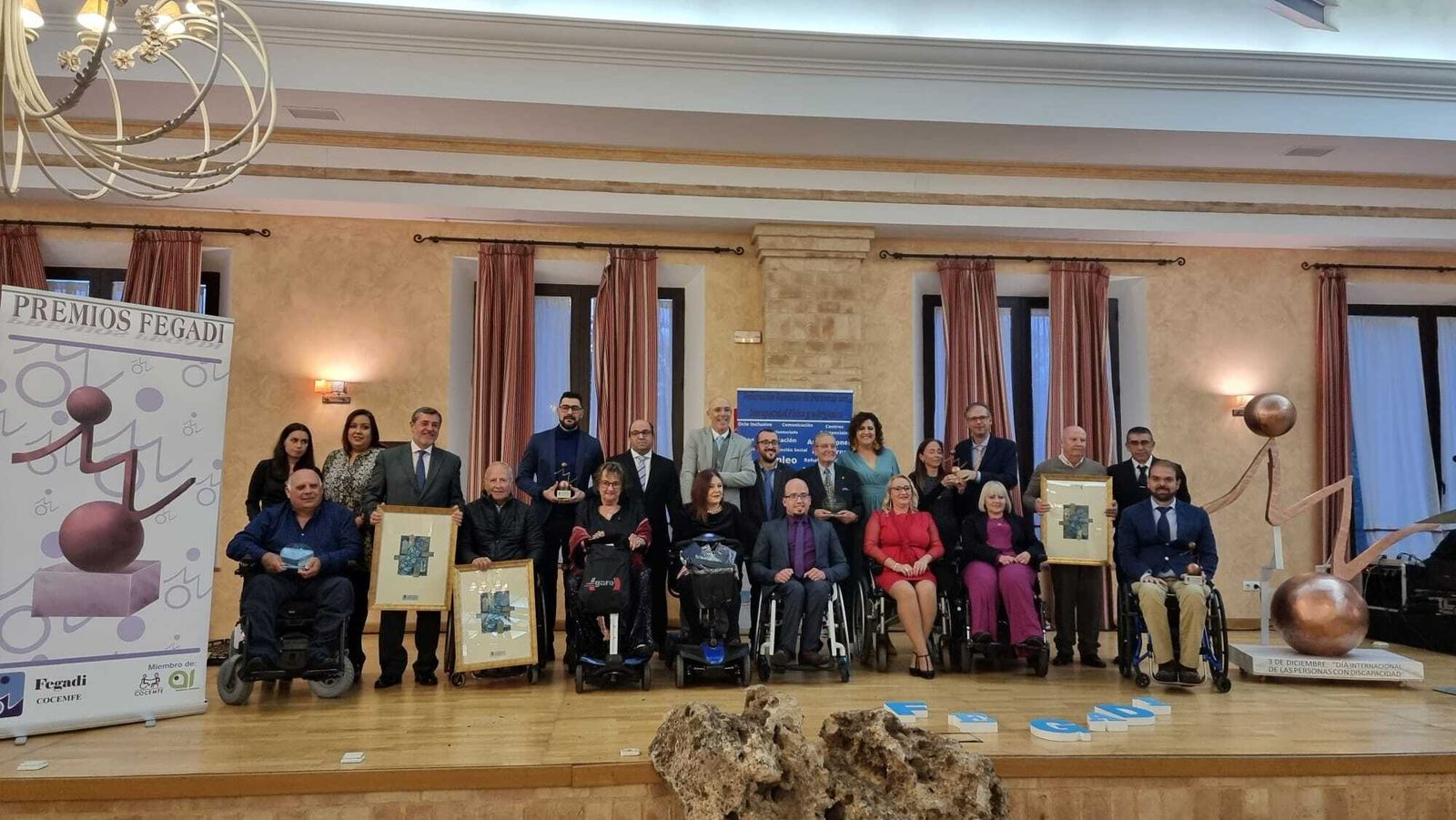 Foto de familia en la VII edición de los premios FEGADI COCEMFE