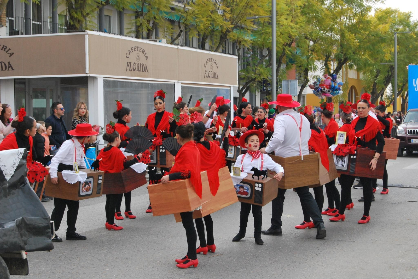 El gran pasacalles del Carnaval de Montilla, en imágenes