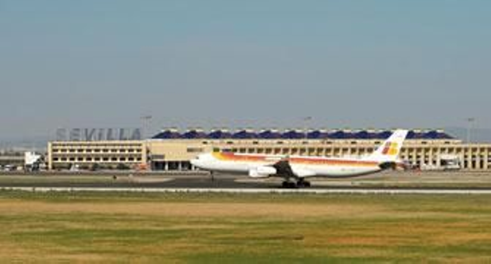 Empresarios también piden "medidas inmediatas" en el aeropuerto