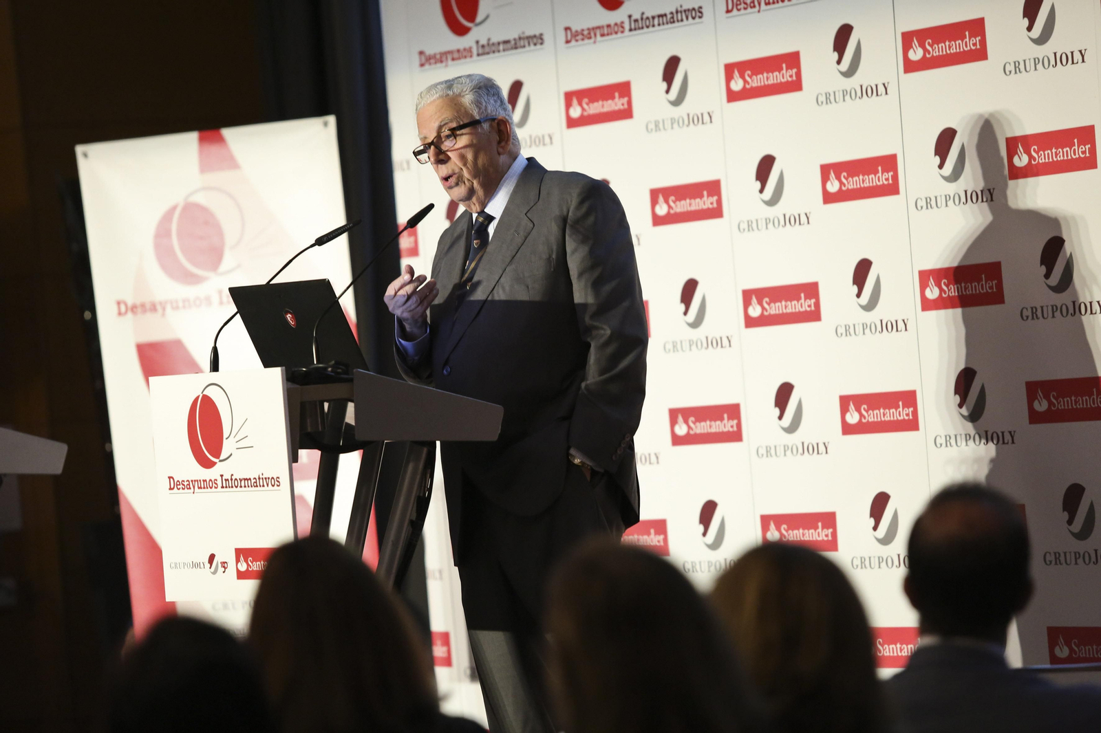 El presidente de Mayoral, Rafael Domínguez de Gor, en un momento de su intervención ayer en el desayuno informativo celebrado en Málaga.
