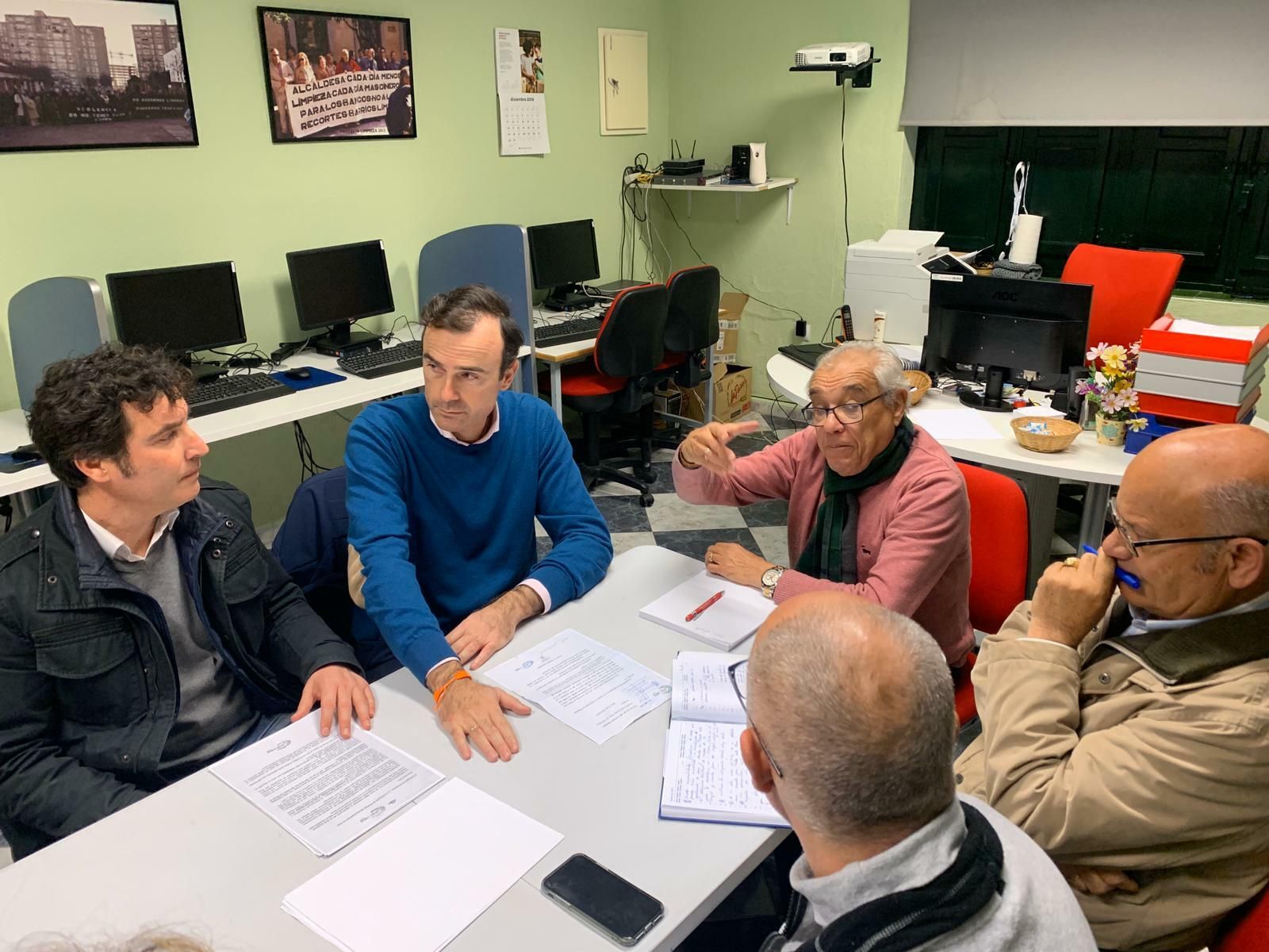 Representantes de Ciudadanos y la federación vecinal 'La Plazoleta 2.0', durante la reunión