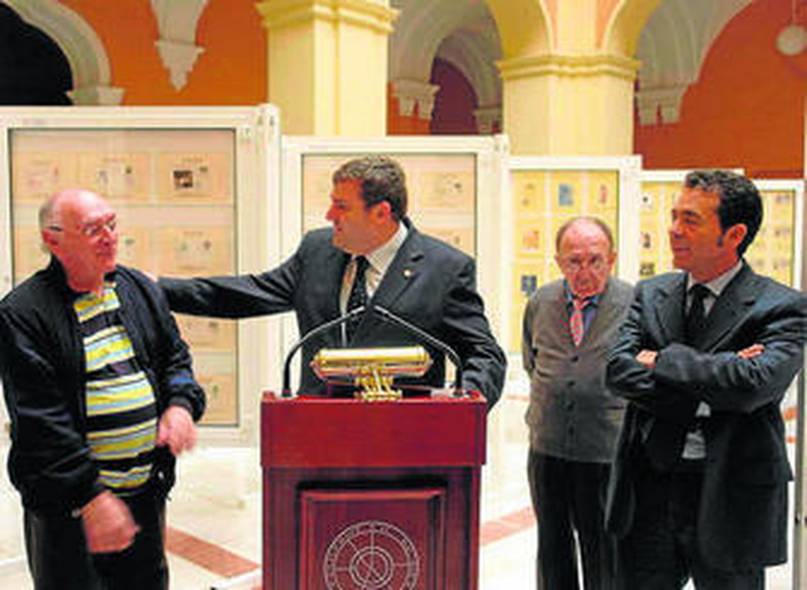 El rector de la UHU y representantes de las asociaciones de Huelva y El Algarve