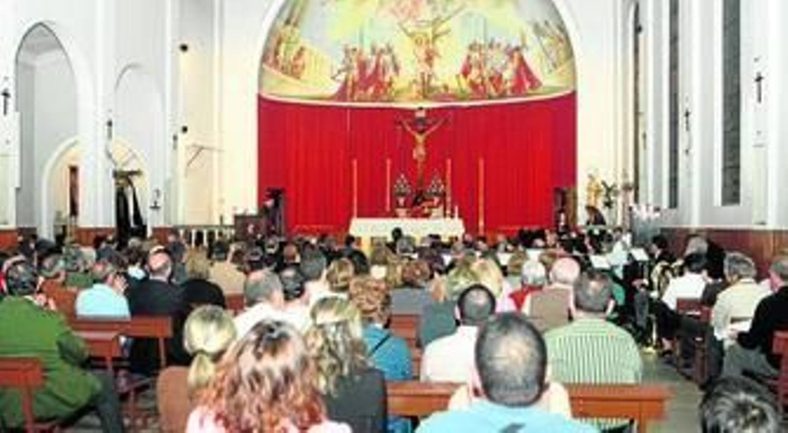 El templo de San Sebastián se llenó de público para seguir el acto.