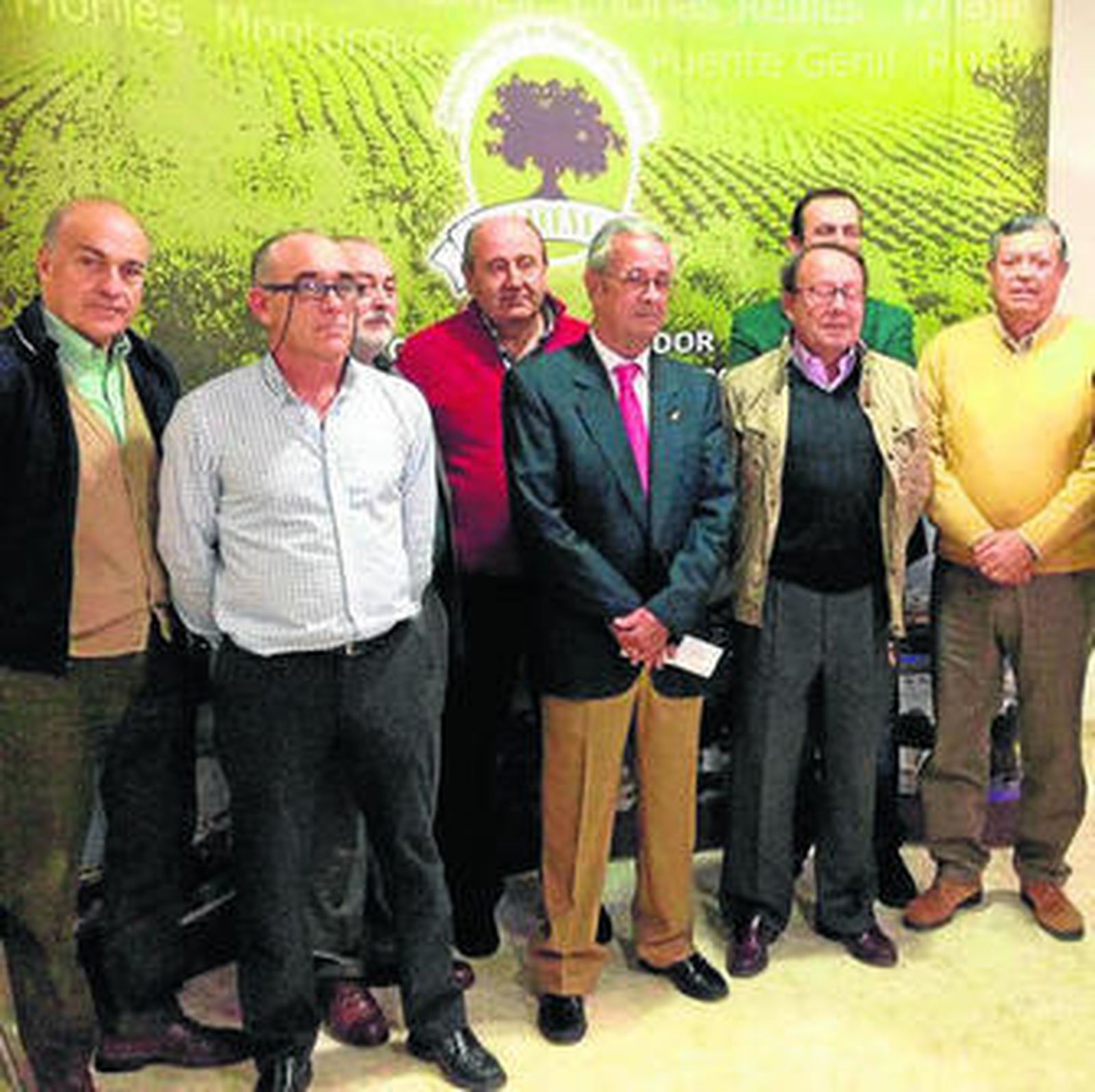 Cañete, en el centro, durante su primera reunión.