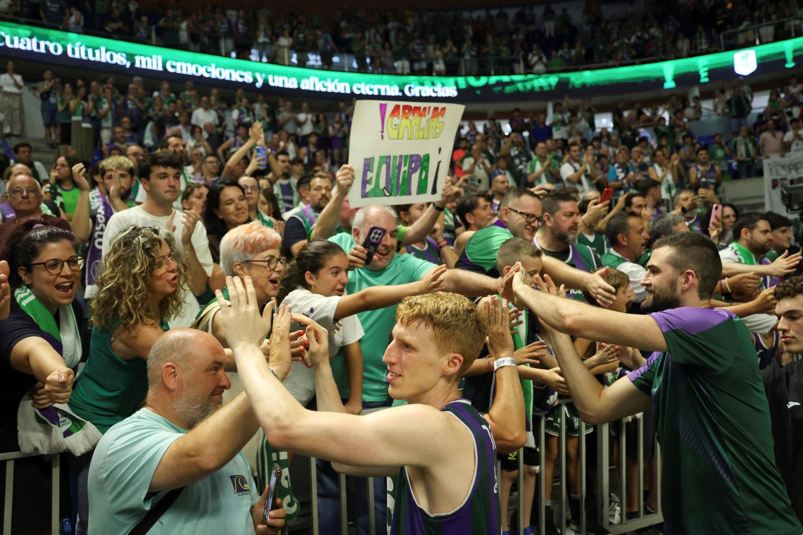 Piel de gallina con el adiós del Carpena al Unicaja