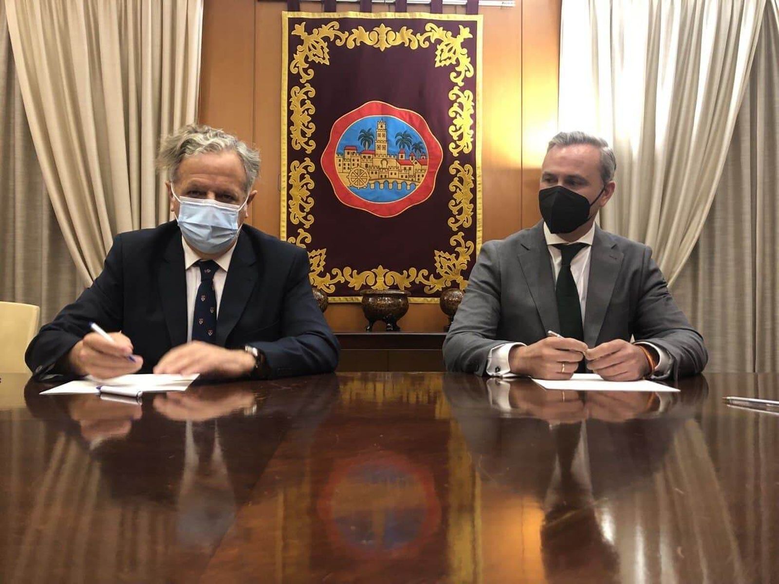 Salvador Fuentes y el director general de AVRA, Juan Carlos Del Pino Leruite