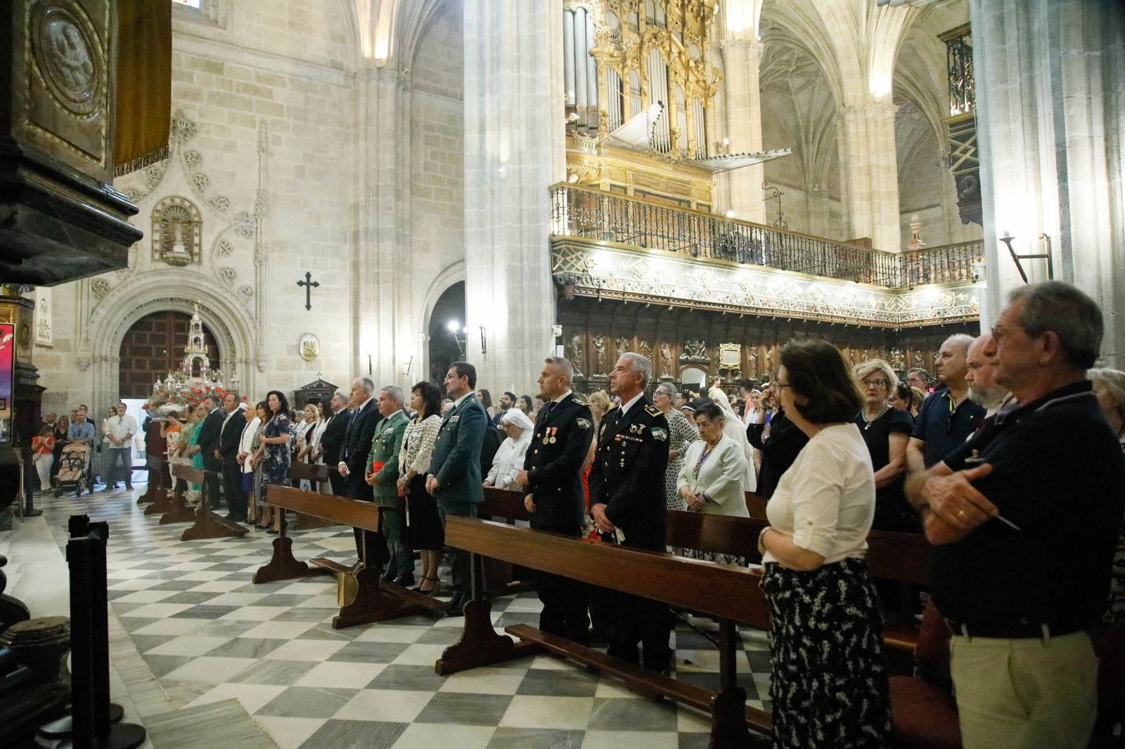 Imágenes de la procesión del Corpus Christi en Almería: así han sido la misa y la posterior marcha por la capital