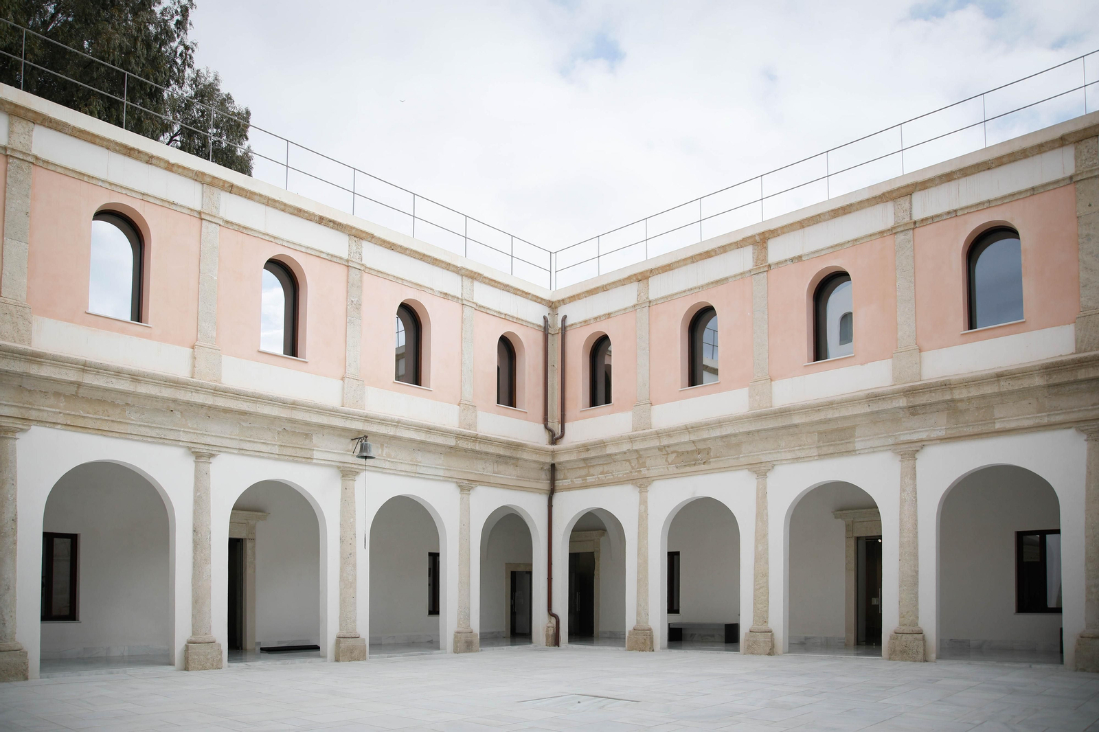 Imágenes de la entrevista realizada al director del Museo del Realismo Español Contemporáneo MUREC