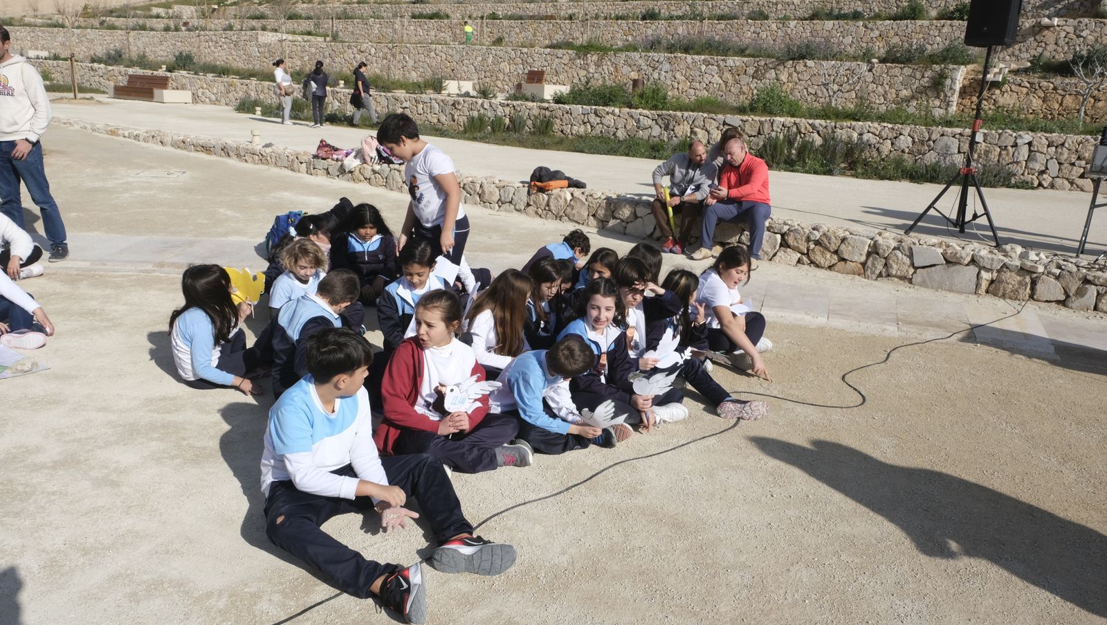 Imágenes de 'Versos por la Paz', en el Parque de La Hoya de Almería