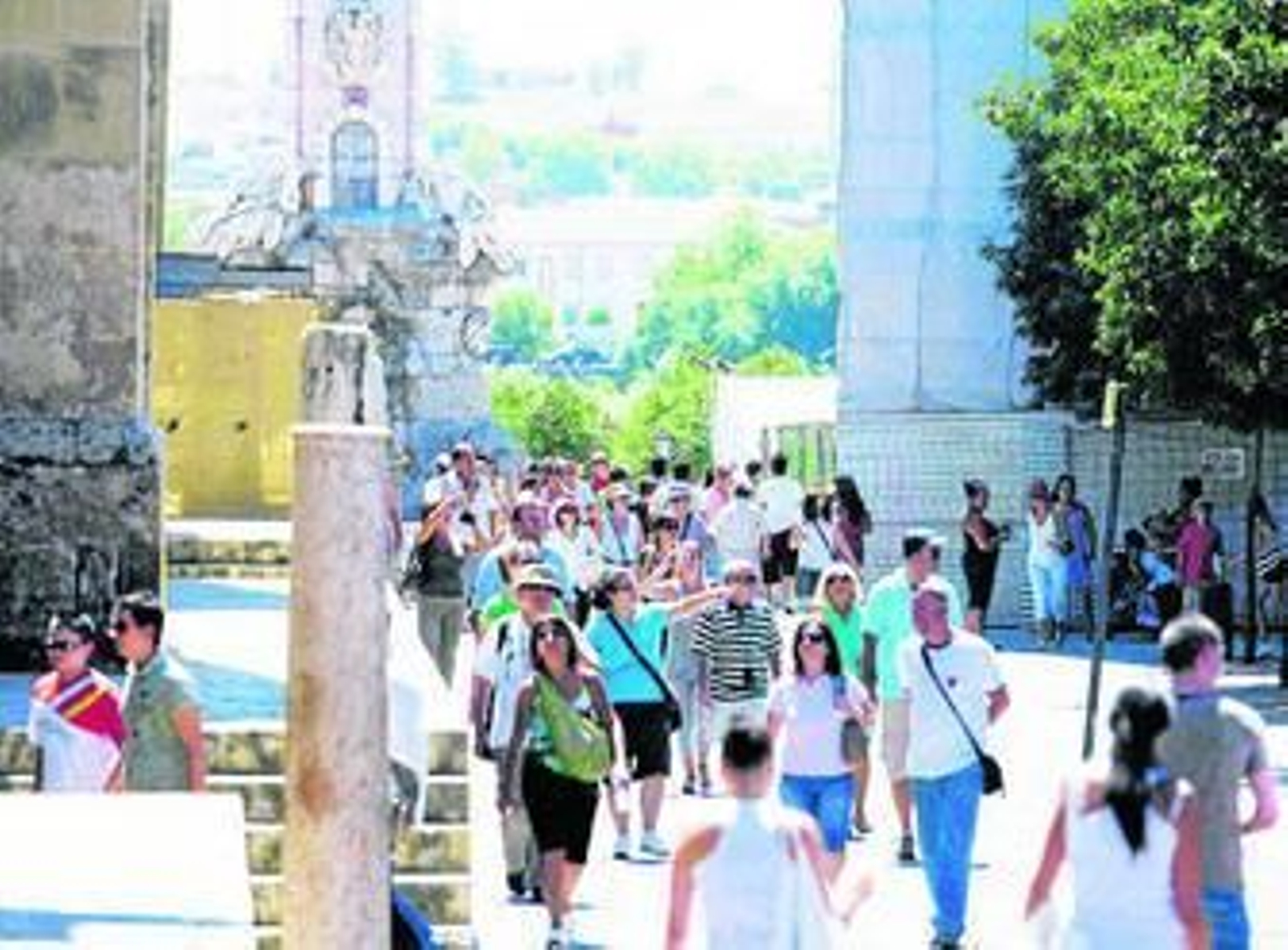 El turismo se frena en julio con una bajada de turistas y de pernoctaciones